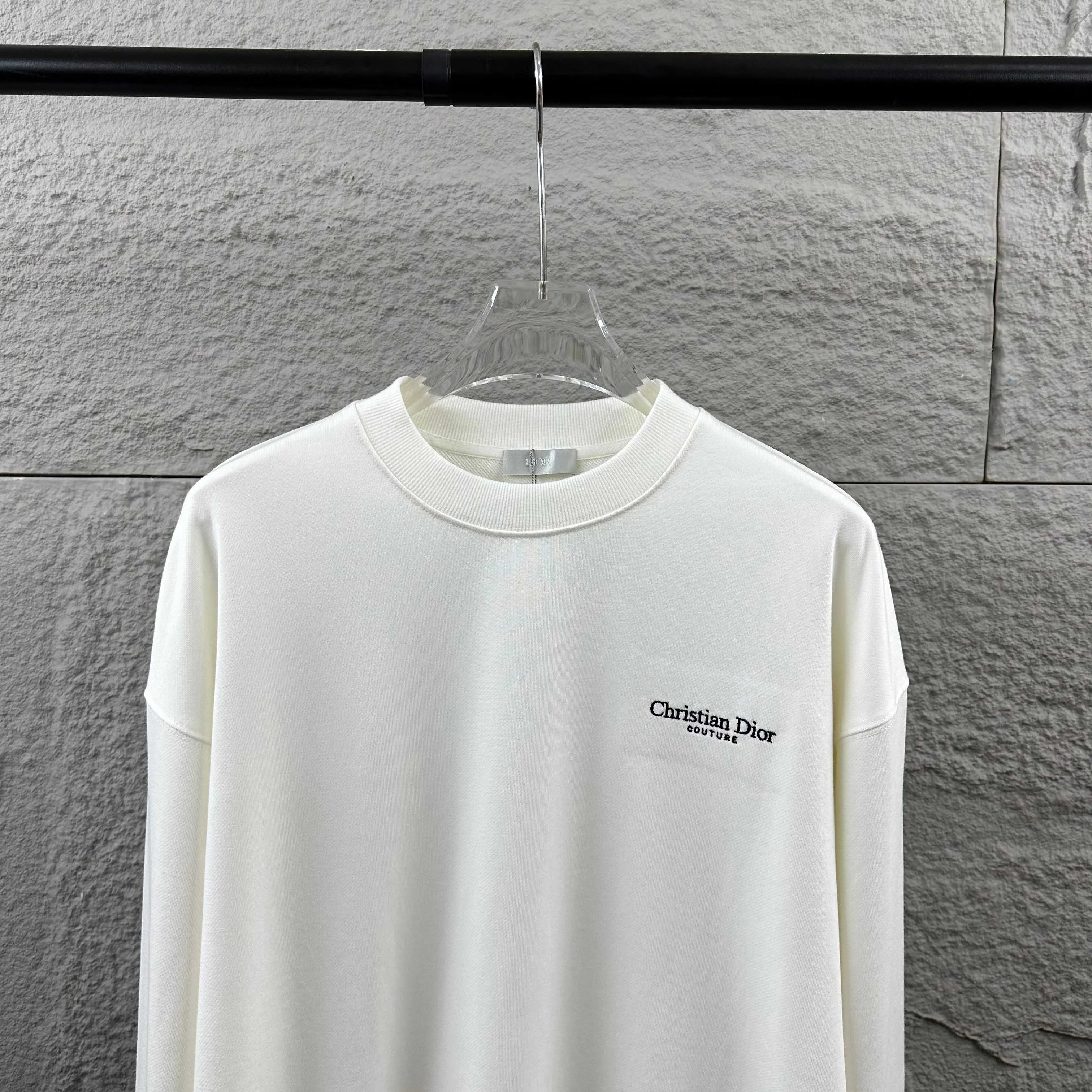 🅿️260 Dio* Christian Dior 2025 early autumn and winter new style, simple embroidery of classic letters, lily of the valley print on the back, simple and elegant, custom terry fabric, long-sleeved round neck sweatshirt, same style for men and women, color: black, white, size: S (90-130 pounds) M (120-150 pounds) L (140-165 pounds) XL (160-180 pounds) XXL (180-210 pounds)