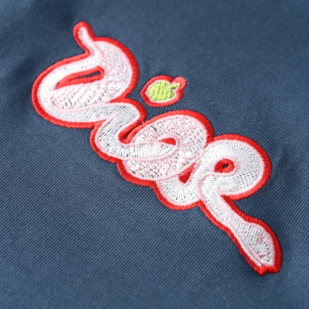 🅿️290 (Higher version) DIOR CD T-shirt from DO AND KAWS limited collection. The Year of the Snake graphic design reinterprets the classic logo. Contrasting logo patch at chest. The imported machine-made tatami embroidery technology makes the letter logo appear delicate and exquisite, enhancing the decorative effect. Use an embroidery machine to embroider the designed letter logo onto the patch. Size：S-L