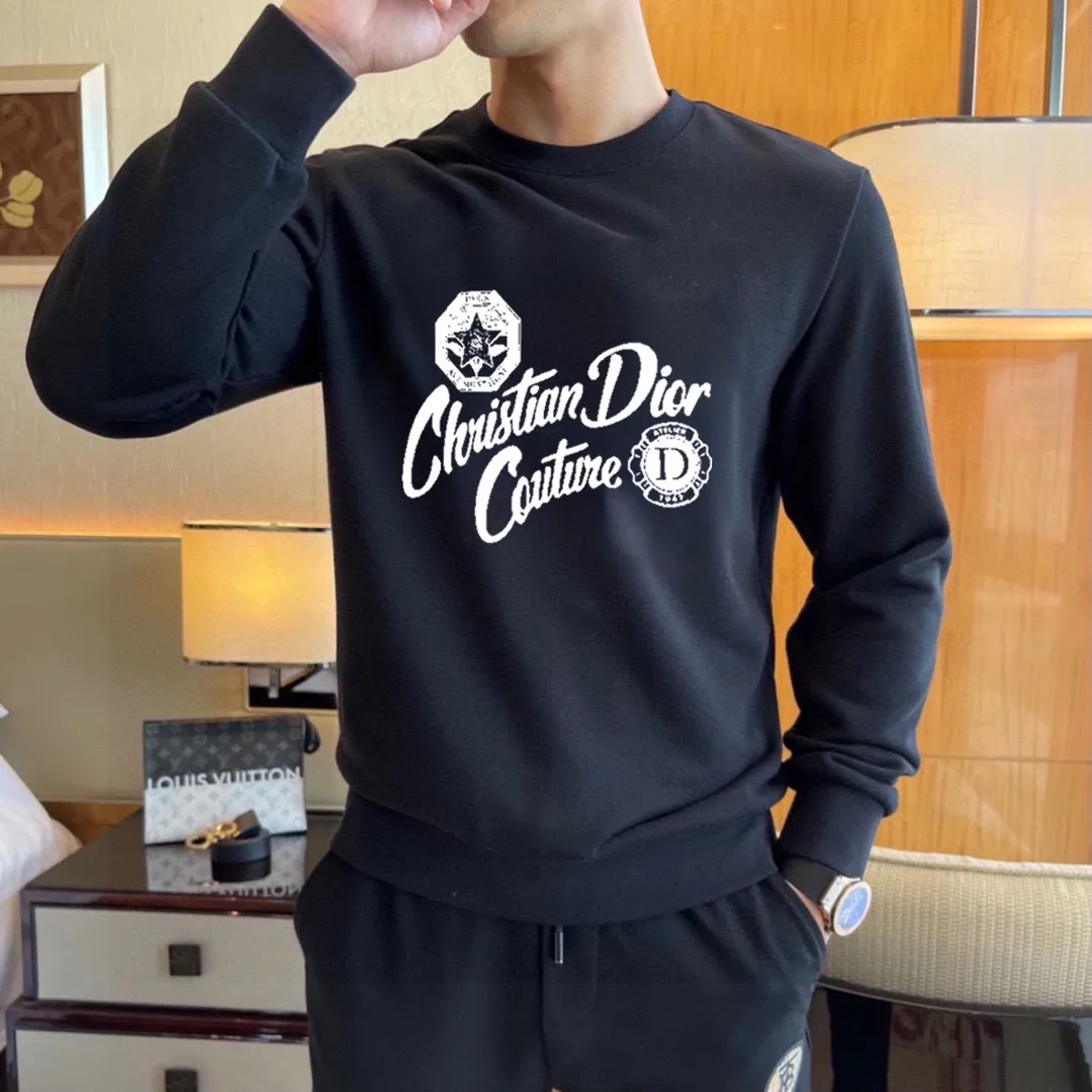 🅿️220 brand [DIOR Dior] (good news for fat people) 2025ss autumn latest long-sleeved round-neck sweatshirt, on sale simultaneously on the official website. Refreshing and breathable. Made of top Tencel Roman. Comfortable and soft. 3D three-dimensional clarity. Super fashion sense. Great for gifting and keeping for yourself. Size: M-5XL (can wear up to 220 pounds)