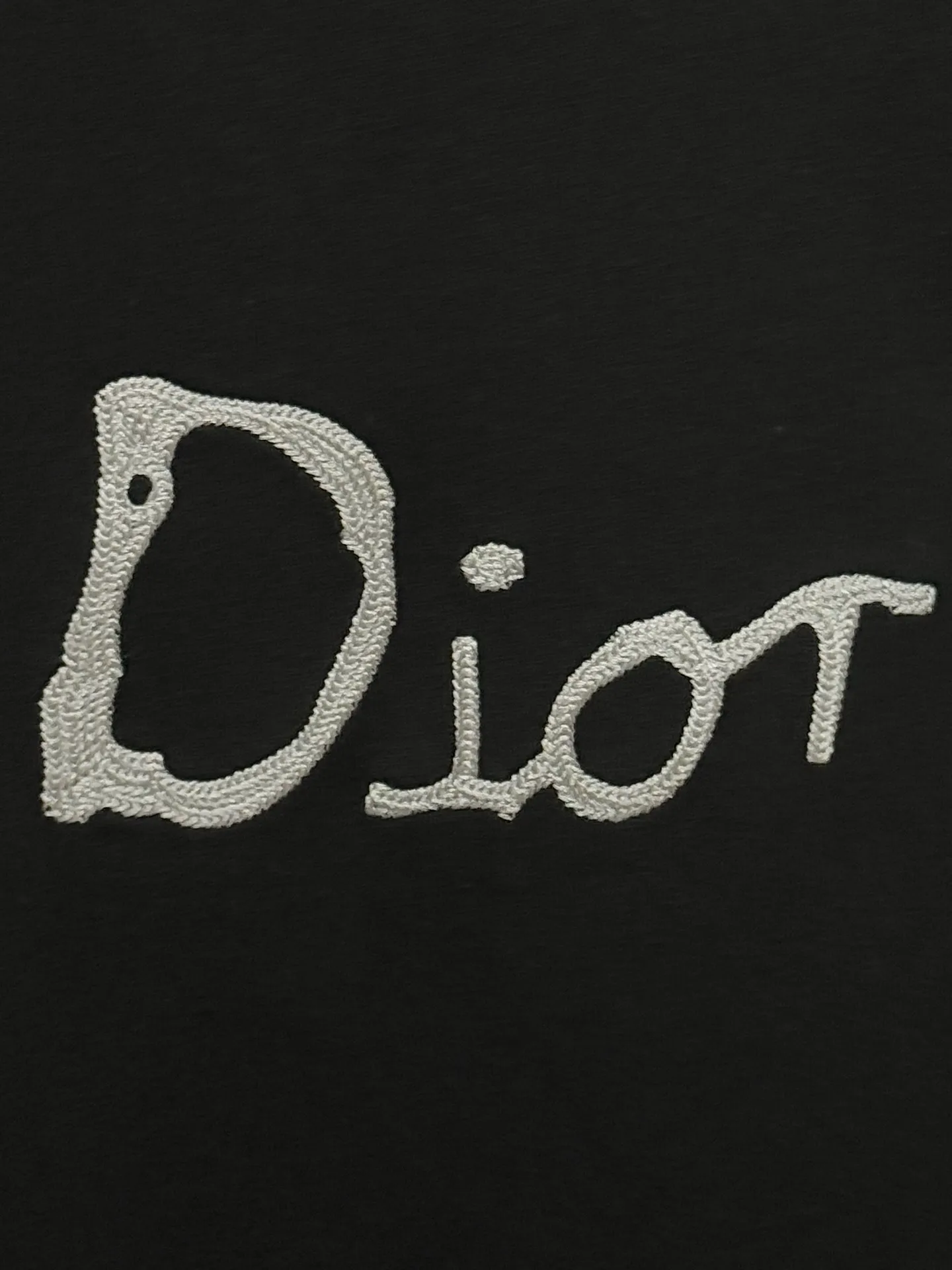 🅿️190 [Higher version] Dior Dior micro wide version 25ss new exclusive limited edition chest, three-dimensional embroidered patch letters🪡 embroidery pattern and embroidered logo in English on the back panel, and embroidered bee logo on the front and side. As the leader in the luxury world, d house is well-deserved. The first thing that catches the eye is the loose and comfortable black and white solid color styles~~ The ribbed round collar has become the best modification of its version, while d house has the upper body logo listed on the chest, and the unique letter logo patch embroidery design highlights the texture! The most traditional modification method combined with the simplest color scale contrast forms the strongest and direct contrast, and this is often the most concise and clear minimalist modification method~~A nostalgic classic atmosphere also spreads in this work inadvertently! Salute to a historic year! Coupled with the blessing of 320 grams of cotton material, both the upper body comfort and the existence are unparalleled. It can be said to be a must-have companion in summer. The excellent breathability and comfortable wearing feeling are unparalleled~ Recommended! ! Color: black and white, two colors Size: s-xL