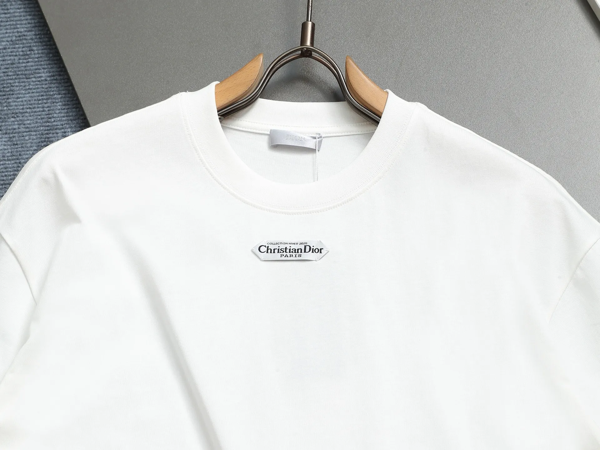 🅿️170 Dior 260g round neck short-sleeved T-shirt, simple towel color block embroidered small label LOGO light luxury design, official synchronization, high version, high quality, fashionable personality, versatile trend, pure original quality, original fabric, tag, collar label, washed wheat, three labels complete, color: black, white, size: XS-L