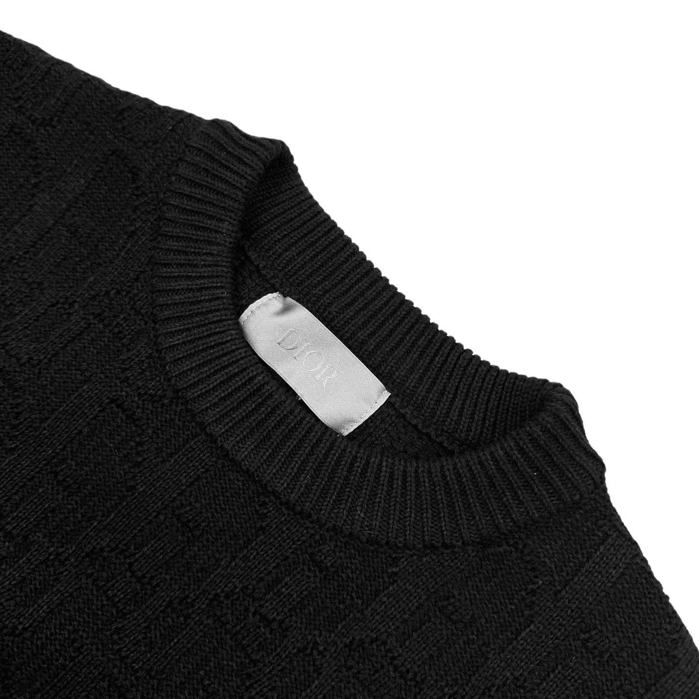 🅿️480 [Exclusive supply] CD Dark Pattern Presbyopic Crew Neck Sweater (Black) The original version was purchased for 19,000 and developed. The fabric is made of custom-woven cotton jacquard wool. It has excellent texture and is comfortable and close to the skin. It uses a classic black base to create a sense of black depth. Encounter the Dior Oblique pattern covering the body. It is delicately interwoven and dazzling. It shows the consistent luxury and elegance of the Dior brand. The looming jacquard dark pattern is like a walking ink painting. Every detail exudes charming charm. It is made of jacquard tissue imported from Germany. The arrangement and interweaving of yarns are precisely controlled. The Dior Oblique jacquard art pattern inlay is carefully interwoven on the loom. The fabric is more vivid and three-dimensional, with a curved thread structure. By changing the stitching method and the arrangement of yarns during the knitting process, the yarns present a curved distribution in the fabric. The garments are washed and softened to remove odors. Use professional washing equipment and specific detergents to deeply clean and deodorize clothes to improve the feel and appearance of clothes. Size:S-M-L-XL