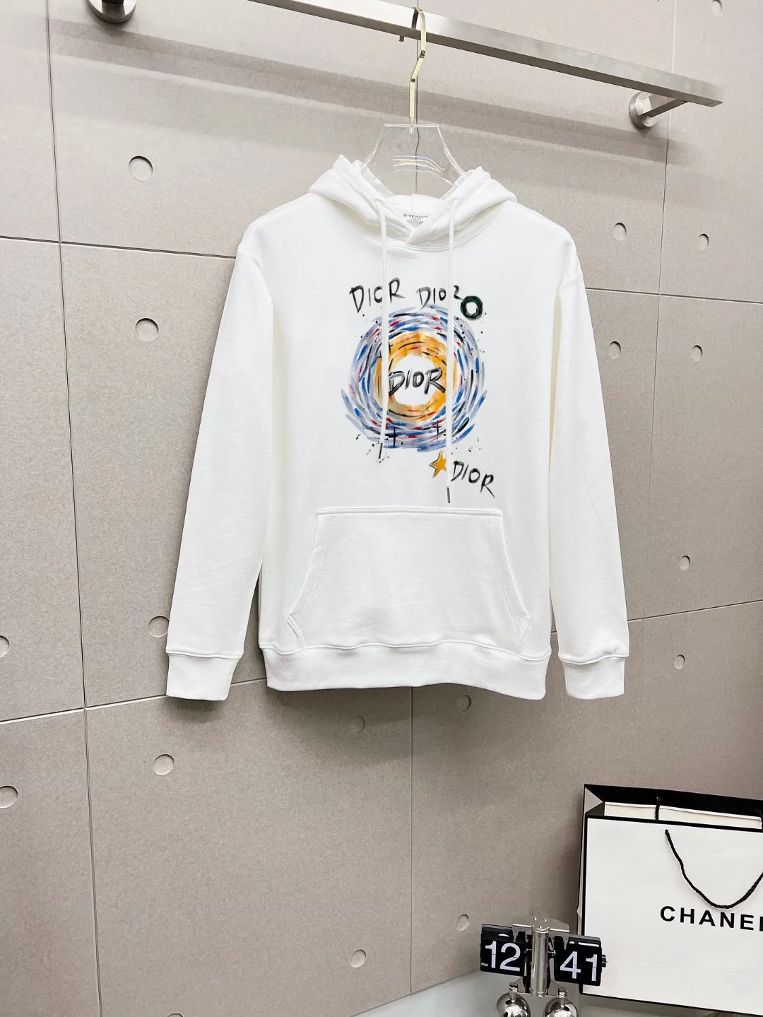 🅿️240 brand [DIOR Dior] (good news for fat people) 2025ss autumn latest long-sleeved round-neck sweatshirt, on sale simultaneously on the official website. Refreshing and breathable. Made of top Tencel Roman. Comfortable and soft. 3D three-dimensional clarity. Super fashion sense. Great for gifting and keeping for yourself. Size: M-5XL (can wear up to 220 pounds)