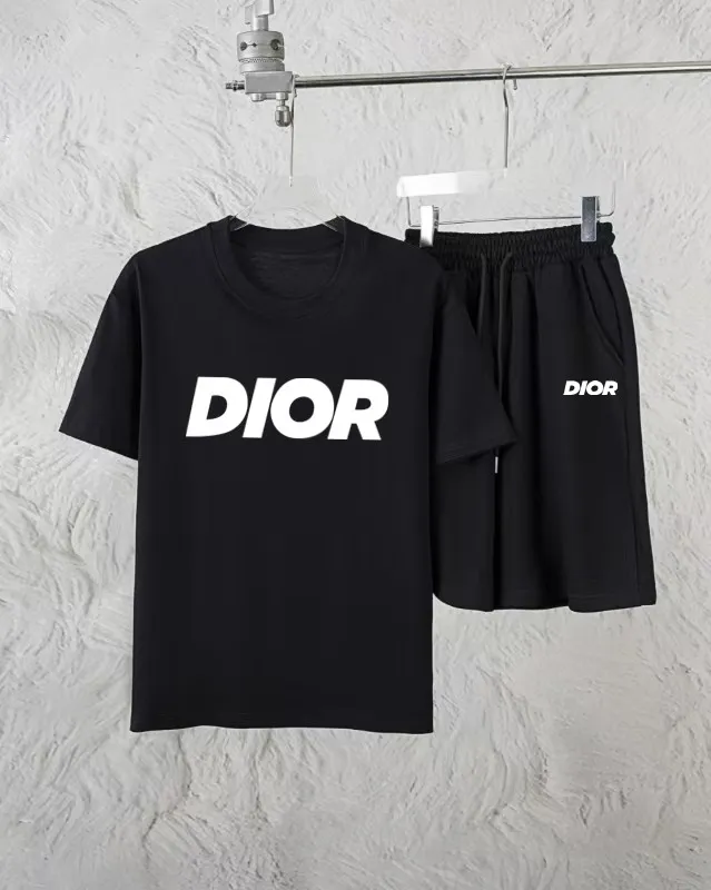 🅿️300 Dior Exclusively provides new trendy men’s fashionable round neck short-sleeved shorts suits, trendy and fashionable casual short-sleeved suits! It has high breathability and comfort, impeccable details, and brand element design concept, reflecting high quality. It presents a casual cut and the upper body shape is great! Material: 250g Xinjiang long-staple cotton short sleeves + 360g pure cotton terry shorts Size: S M L Due to manual measurement, there is a deviation of about 1-3CM in size.