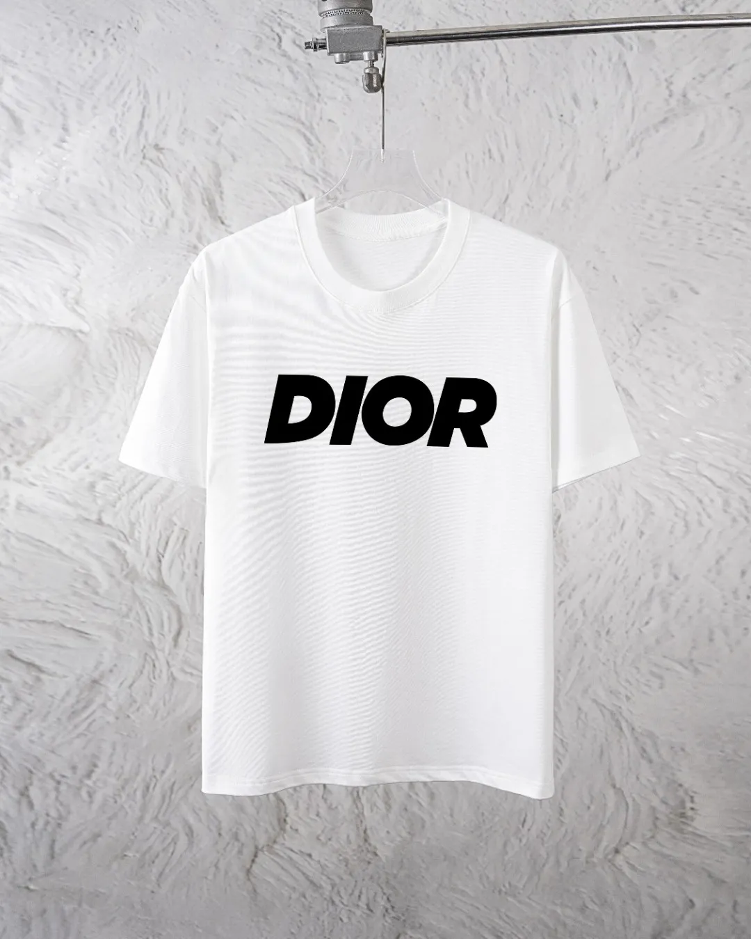 🅿️300 Dior Exclusively provides new trendy men’s fashionable round neck short-sleeved shorts suits, trendy and fashionable casual short-sleeved suits! It has high breathability and comfort, impeccable details, and brand element design concept, reflecting high quality. It presents a casual cut and the upper body shape is great! Material: 250g Xinjiang long-staple cotton short sleeves + 360g pure cotton terry shorts Size: S M L Due to manual measurement, there is a deviation of about 1-3CM in size.