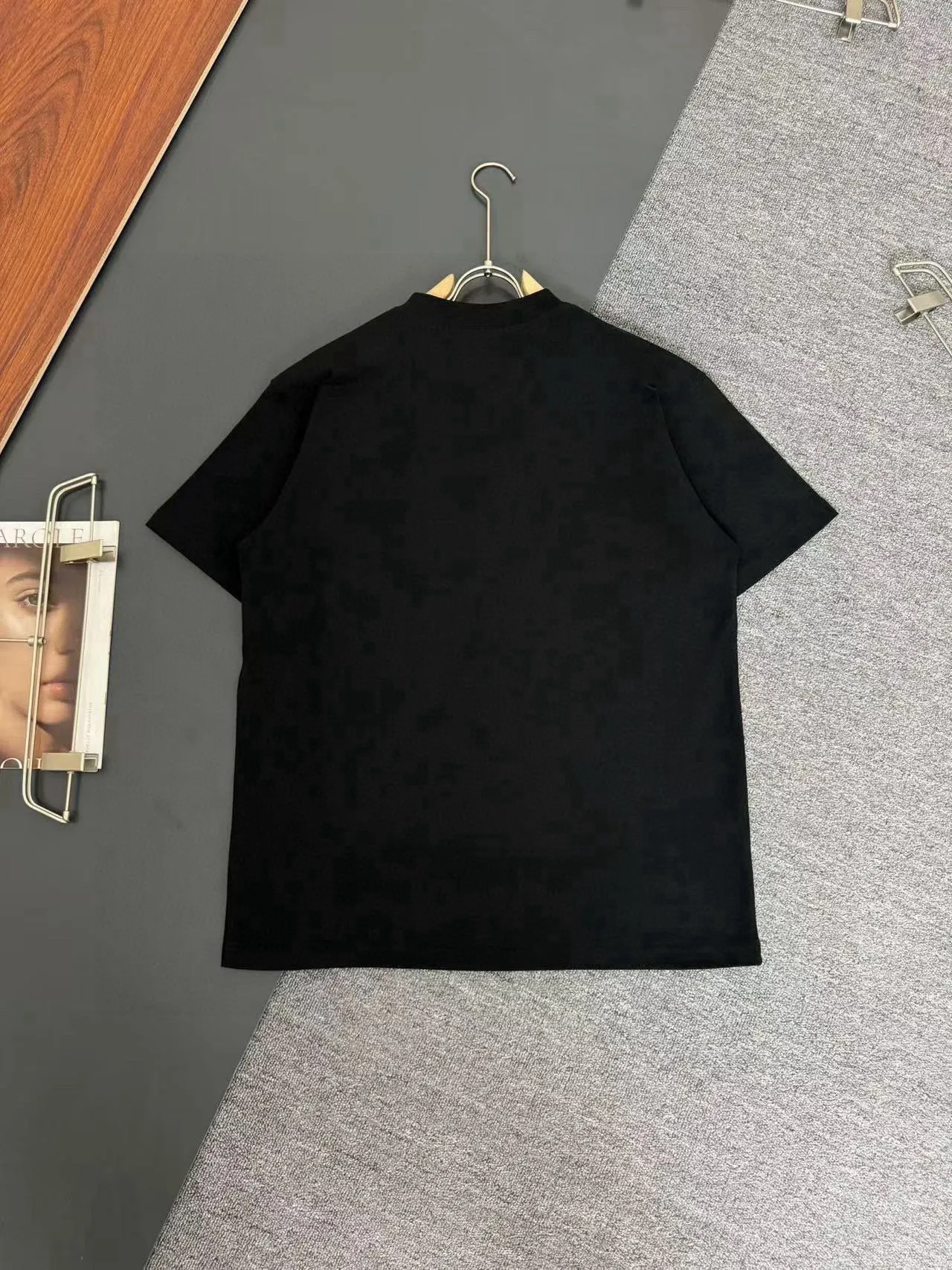 🅿️200 DIOR*Dior*320g heavyweight pure cotton T-shirt, thick, breathable and loose fit. Printed logo design. Spring and summer new round neck fashionable short-sleeved T-shirt. Comfortable against the skin, durable and easy to wear. Meticulous original craftsmanship, a must-have for casual and versatile colors. Color: Black, White, Anchor Red. Size: S M L XL XXL.