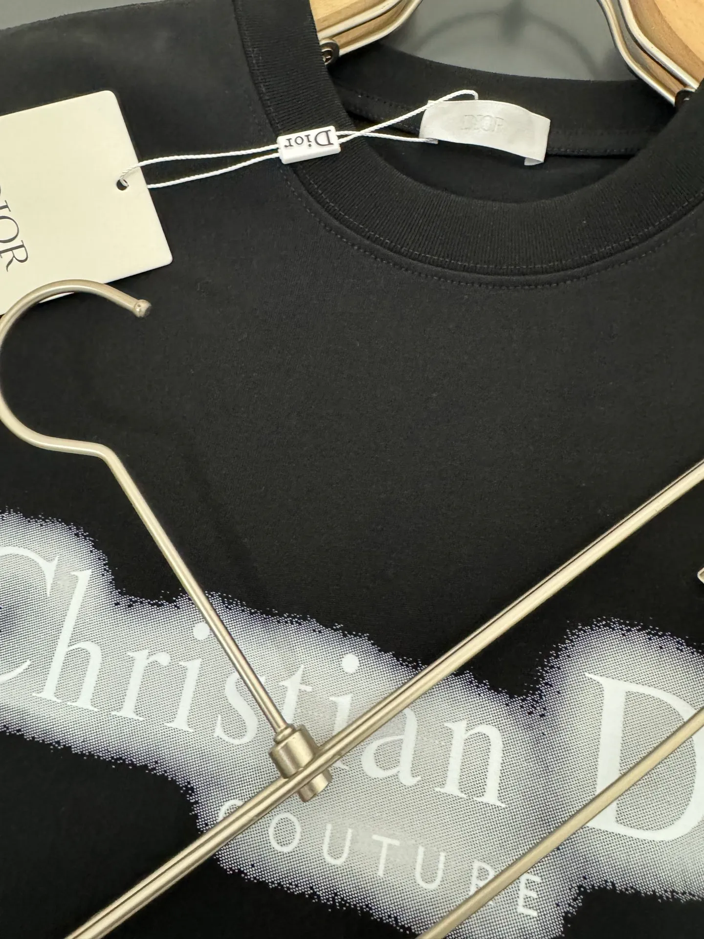 🅿️200 DIOR*Dior*320g heavyweight pure cotton T-shirt, thick, breathable and loose fit. Printed logo design. Spring and summer new round neck fashionable short-sleeved T-shirt. Comfortable against the skin, durable and easy to wear. Meticulous original craftsmanship, a must-have for casual and versatile colors. Color: Black, White, Anchor Red. Size: S M L XL XXL.