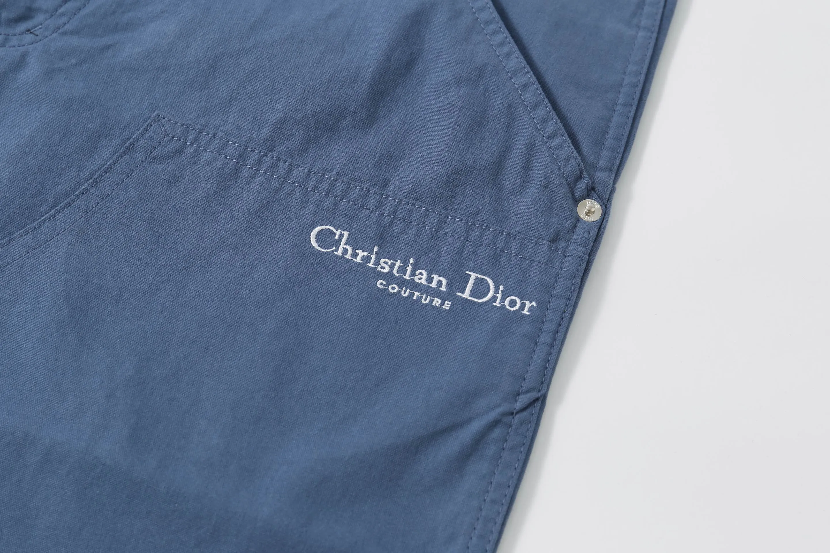🅿️270 High-quality and new DIO* Dior small letter embroidered work shorts. The latest summer check work shorts are originally purchased and developed using 60-count plain fabric. The exclusive color and fabric need to be customized and dyed. The waistband has a unique lock. The hardware logo needs a full set of customized fabrics. The upper body is loose and versatile! Size: xs-l
