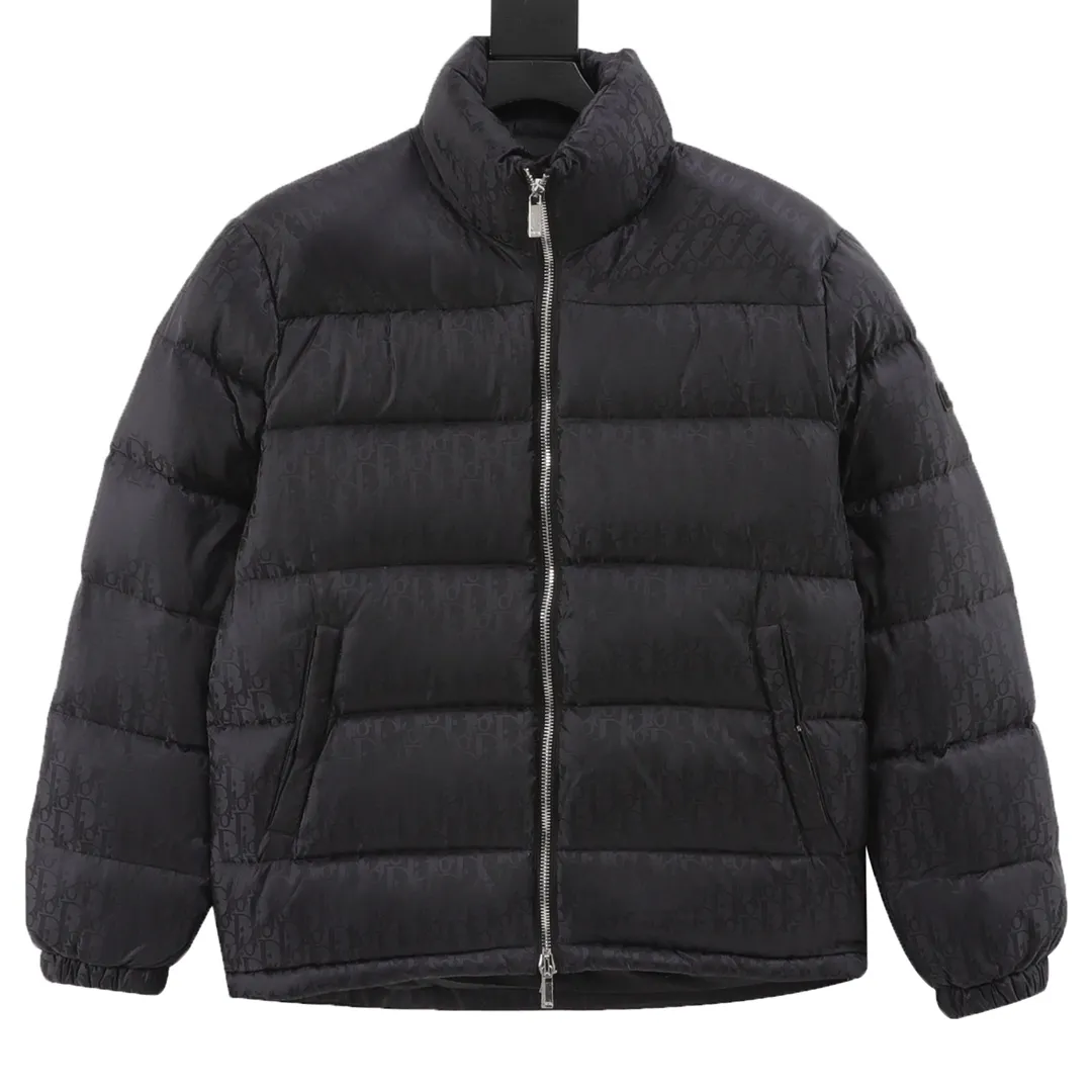 🅿️1400 Dior/Dior full-print dark pattern presbyopia down jacket "World-destroying version" is directly available on all major platforms, purchasing agents, and micro-business. , Violence detection, 90 velvet inspection in Guangdong, welcome to compare any details of quality. Purchased from zp operation in Hong Kong counter, this is a down jacket with ultra-complex craftsmanship. The custom-made fabric cycle is as long as 50 days. It is absolutely windproof and waterproof, and can be watertight. It can be called a safe haven in winter. On the basis of the original fabric, laser jacquard makes the whole garment uneven, with a stronger three-dimensional effect and a more obvious 3D effect. The hardware of the whole garment is made of original Factory custom-made one to one, tungsten gold material, leather label design, hot melt technology, one-time molding, using 90 white duck down, 700 fill power, no velvet, stand-up collar design, elastic cuff design, windproof and warm, the whole piece is windproof, water-proof, cold-proof, fashionable and practical, the same style worn by major Internet celebrities, stars, winter cold protection artifact, purchasing version, feel free to compare ZP. Size:44-52