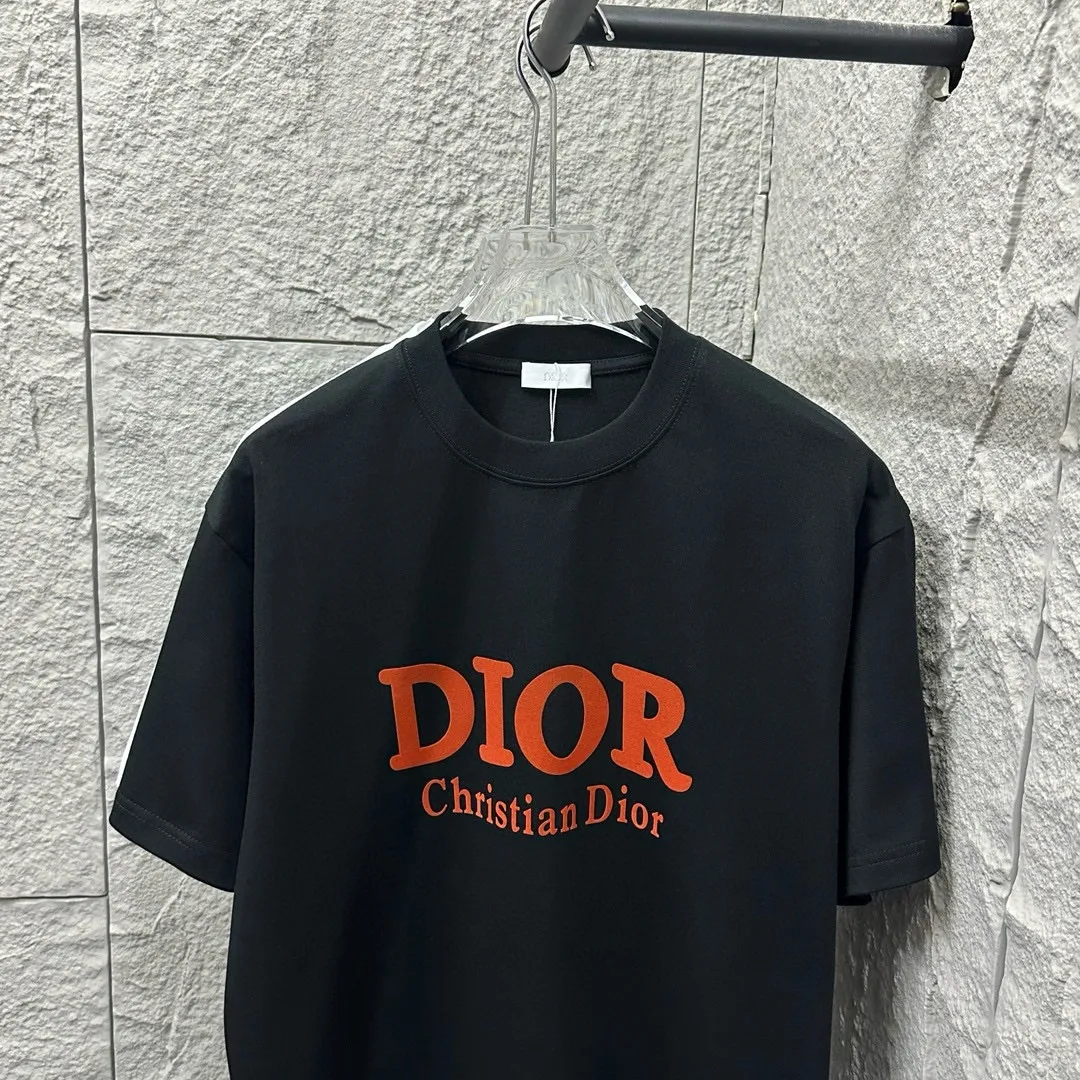 🅿️180 Dio*Dior 2025 spring and summer new style Classic orange letter flocking technology Customized double yarn plain cotton fabric Short-sleeved T-shirt Uniform for men and women Color: black white Size: S (90-130 catties) M (120-150 catties) L (140-165 catties) XL (160-180 catties) XXL (180-210 pounds)