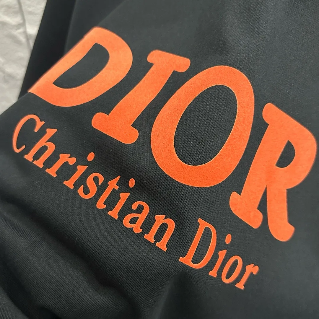 🅿️180 Dio*Dior 2025 spring and summer new style Classic orange letter flocking technology Customized double yarn plain cotton fabric Short-sleeved T-shirt Uniform for men and women Color: black white Size: S (90-130 catties) M (120-150 catties) L (140-165 catties) XL (160-180 catties) XXL (180-210 pounds)