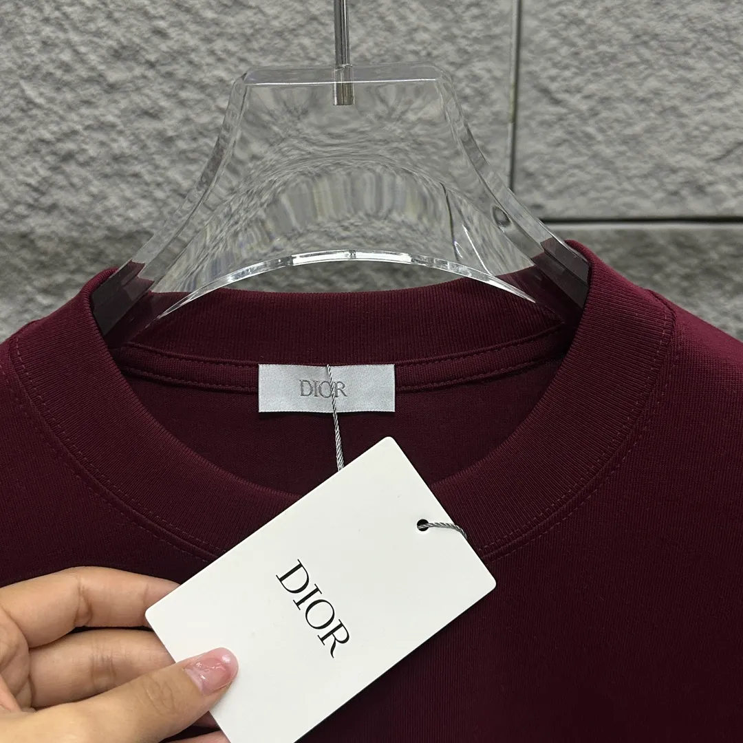 🅿️180 Dio* Dior 2025 spring and summer new style Classic splash lettering front and back printing Simple and elegant Customized double yarn plain cotton fabric Short-sleeved T-shirt Uniform for men and women Color: Black White Angora Red Size: S (90-130 catties) M (120-150 catties) L (140-165 catties) XL (160-180 catties) XXL (180-210 pounds)