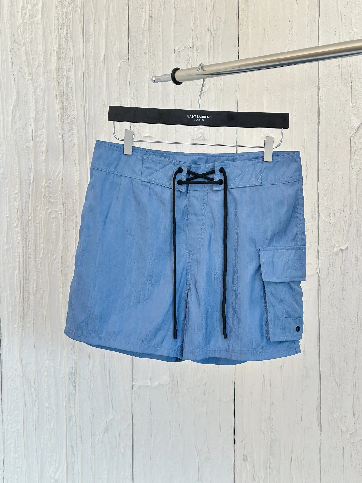 🅿️410 Dio*/Dior 24ss new spring and summer blue beach shorts. This blue color comes from the 2024 beachwear limited series and the AND PARLEY joint series, highlighting the classic Oblique print. Crafted from Parey Ocean Plastic technical fabric made from recycled materials. With drawstrings and side flap pockets, it can be paired with a shirt to make your summer look more refined. Size: 46/48