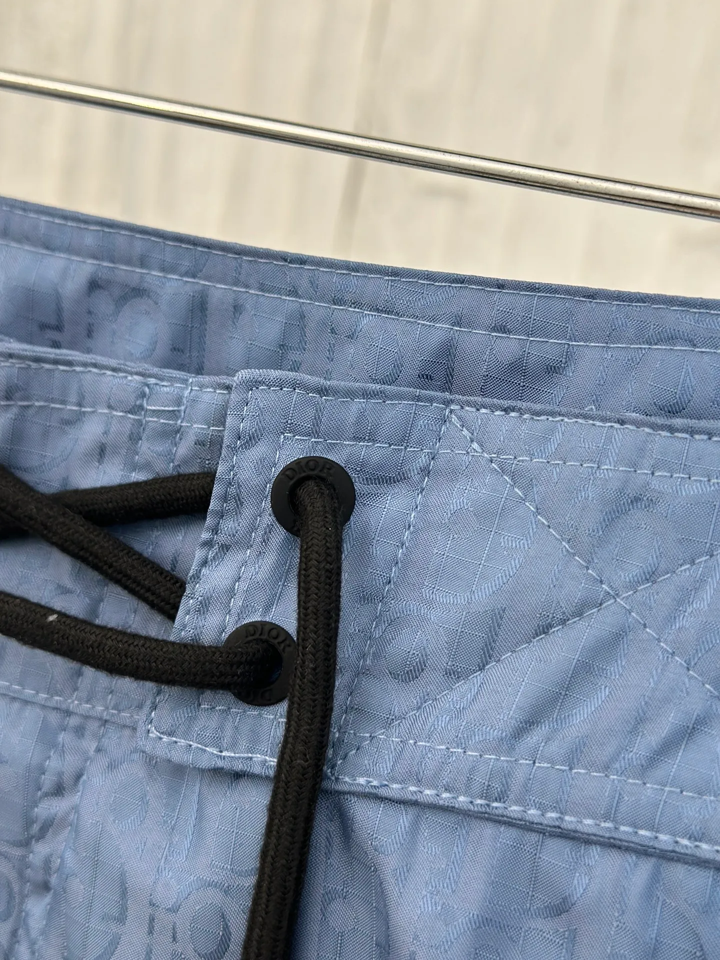 🅿️410 Dio*/Dior 24ss new spring and summer blue beach shorts. This blue color comes from the 2024 beachwear limited series and the AND PARLEY joint series, highlighting the classic Oblique print. Crafted from Parey Ocean Plastic technical fabric made from recycled materials. With drawstrings and side flap pockets, it can be paired with a shirt to make your summer look more refined. Size: 46/48