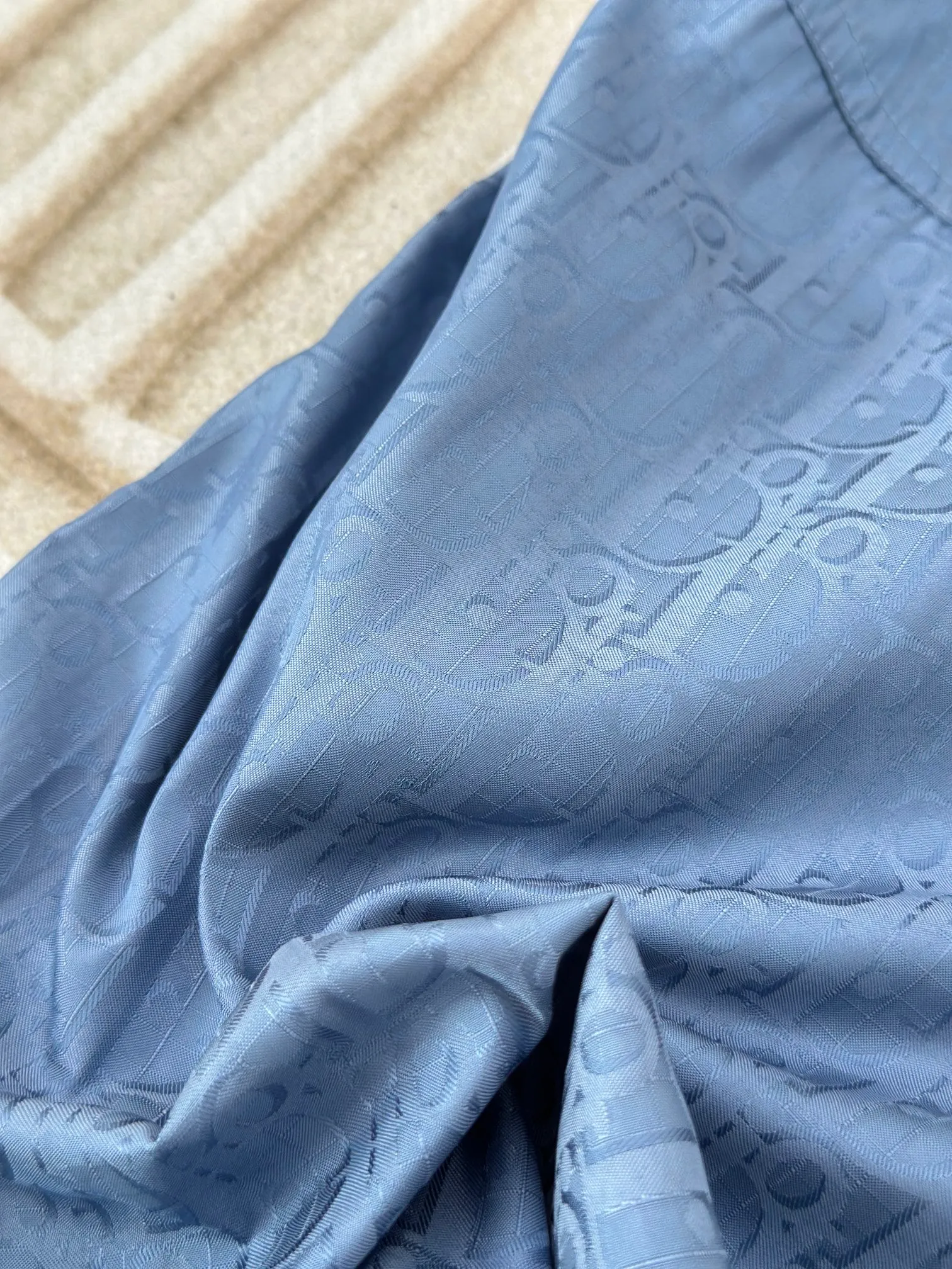 🅿️410 Dio*/Dior 24ss new spring and summer blue beach shorts. This blue color comes from the 2024 beachwear limited series and the AND PARLEY joint series, highlighting the classic Oblique print. Crafted from Parey Ocean Plastic technical fabric made from recycled materials. With drawstrings and side flap pockets, it can be paired with a shirt to make your summer look more refined. Size: 46/48