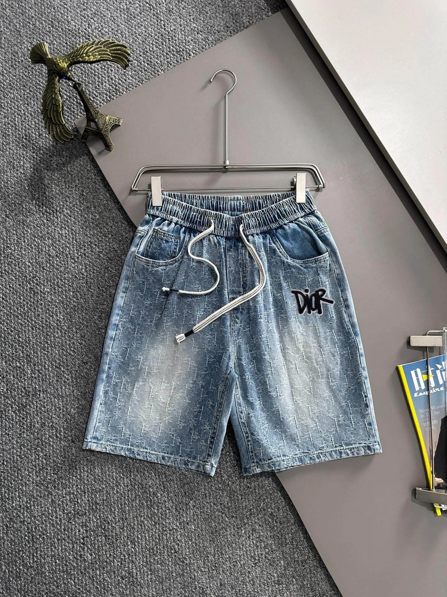 🅿️330 Dior 2025 summer new jeans denim shorts are produced using imported Japanese Denim plain cotton denim fabrics, complete with three standards, and the top stonewashing process makes the texture reach the old taste of the 1980s, soft, delicate, comfortable and breathable.