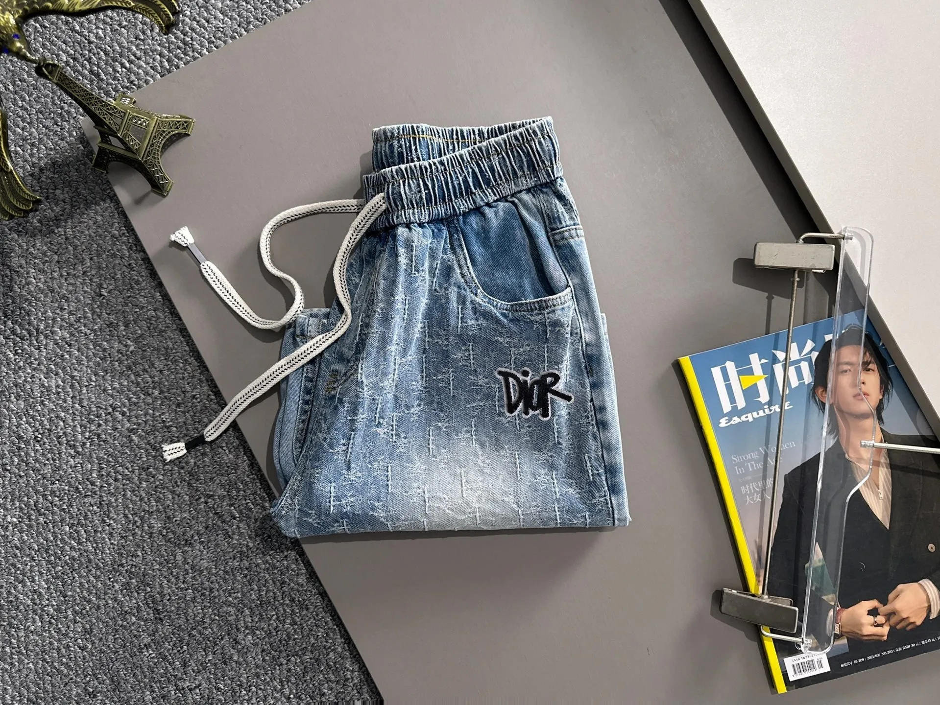 🅿️330 Dior 2025 summer new jeans denim shorts are produced using imported Japanese Denim plain cotton denim fabrics, complete with three standards, and the top stonewashing process makes the texture reach the old taste of the 1980s, soft, delicate, comfortable and breathable.
