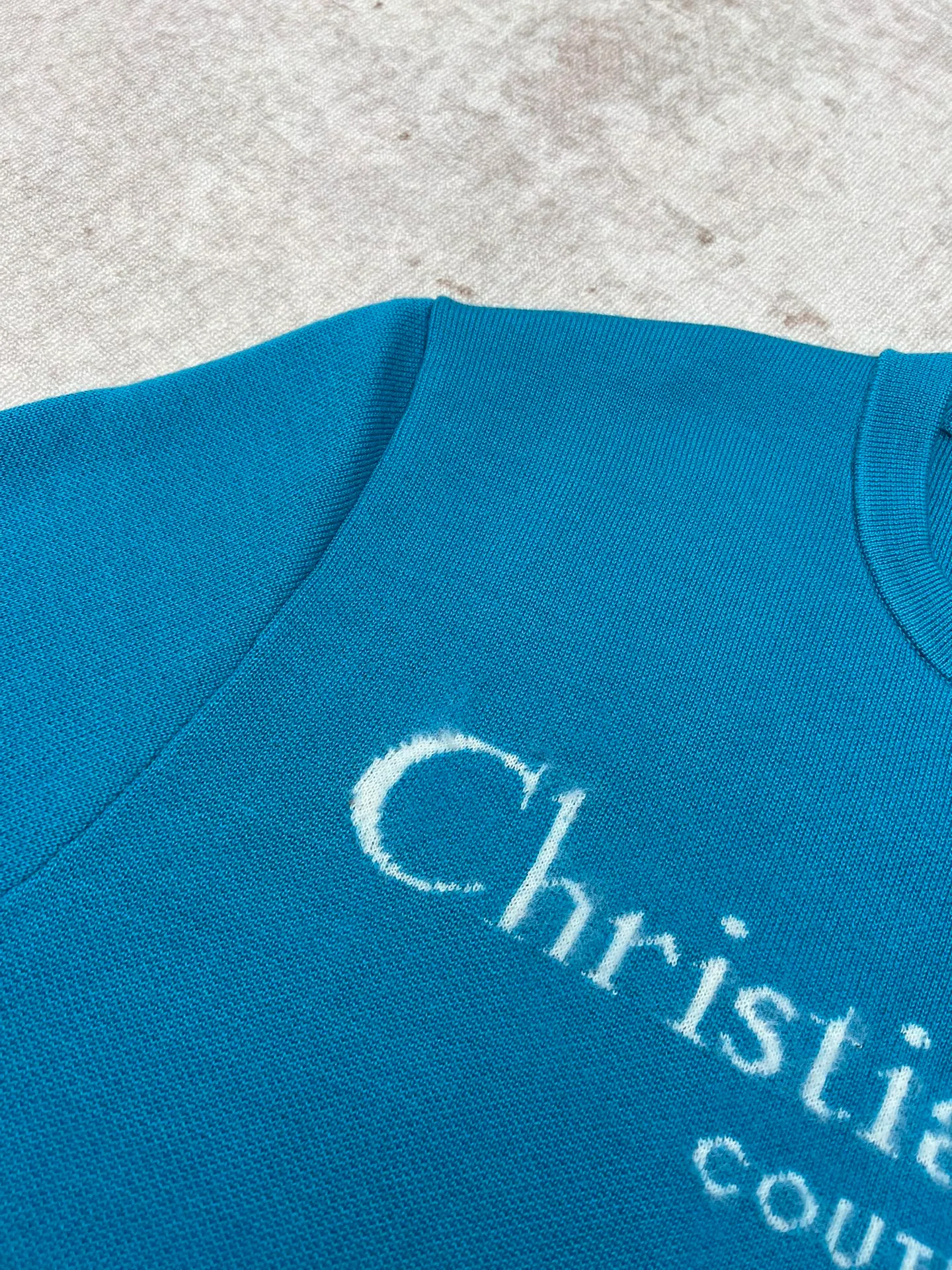 🅿️540 Dior's new knitted sweater is a new product in the 2024 winter men's wear series, decorated with a brushed Christian Dior Couture jacquard logo. Crafted from blue sheep's wool blend, it has a classic silhouette with a crew neck and ribbed details. The comfortable style will enhance any casual look. Size: S.M.L.XL.