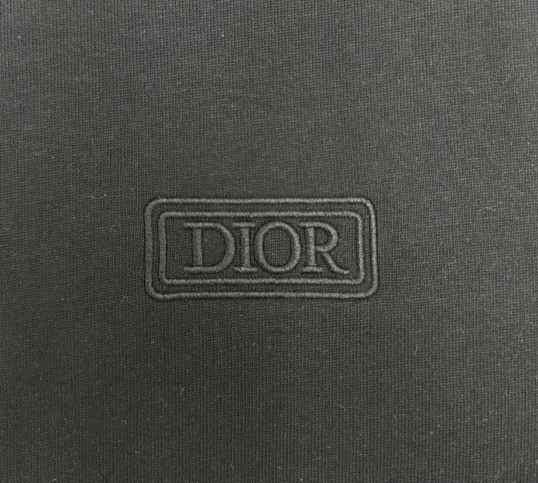 🅿️210 (top version, differentiated currency) will not be taken off the shelves all year round, sell with confidence. Style: Dior/DIO.R short-sleeved T-shirt. Fabric: 300g double yarn 100% cotton. Rib: 320g heavy Sorona 1*1 trendy brand. Craftsmanship: imported machine embroidered logo. Color: white black. Size: XS S M L. Gender-neutral. Same style for men and women.