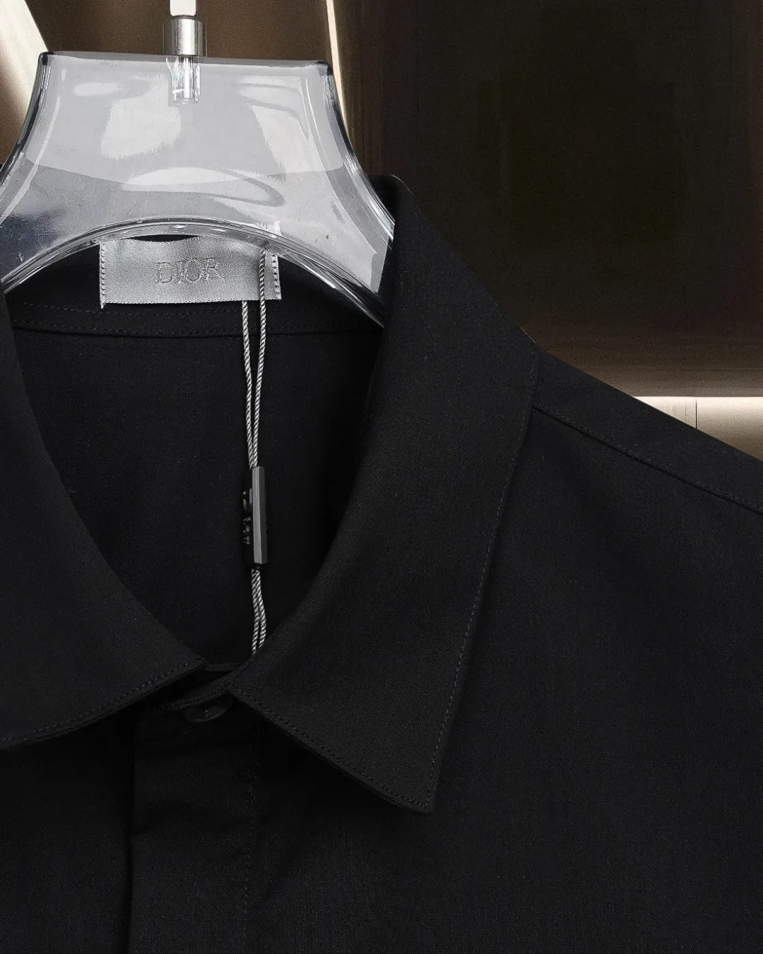 🅿️336 DIOR 🔥Breaking hot style, floral chest pockets 🌸letter logo embroidered long-sleeved shirt, 2025ss official website new long-sleeved shirt, exquisite embroidered logo, high-end version, in-store customized fabrics, highly breathable and comfortable, exquisitely crafted, with impeccable detail processing, ✅customized logo engraved buttons, complete with three labels. Brand element design concept reflects high quality. It feels delicate and soft! It presents a casual cut and the upper body shape is great! 🐍Size: M-XXL