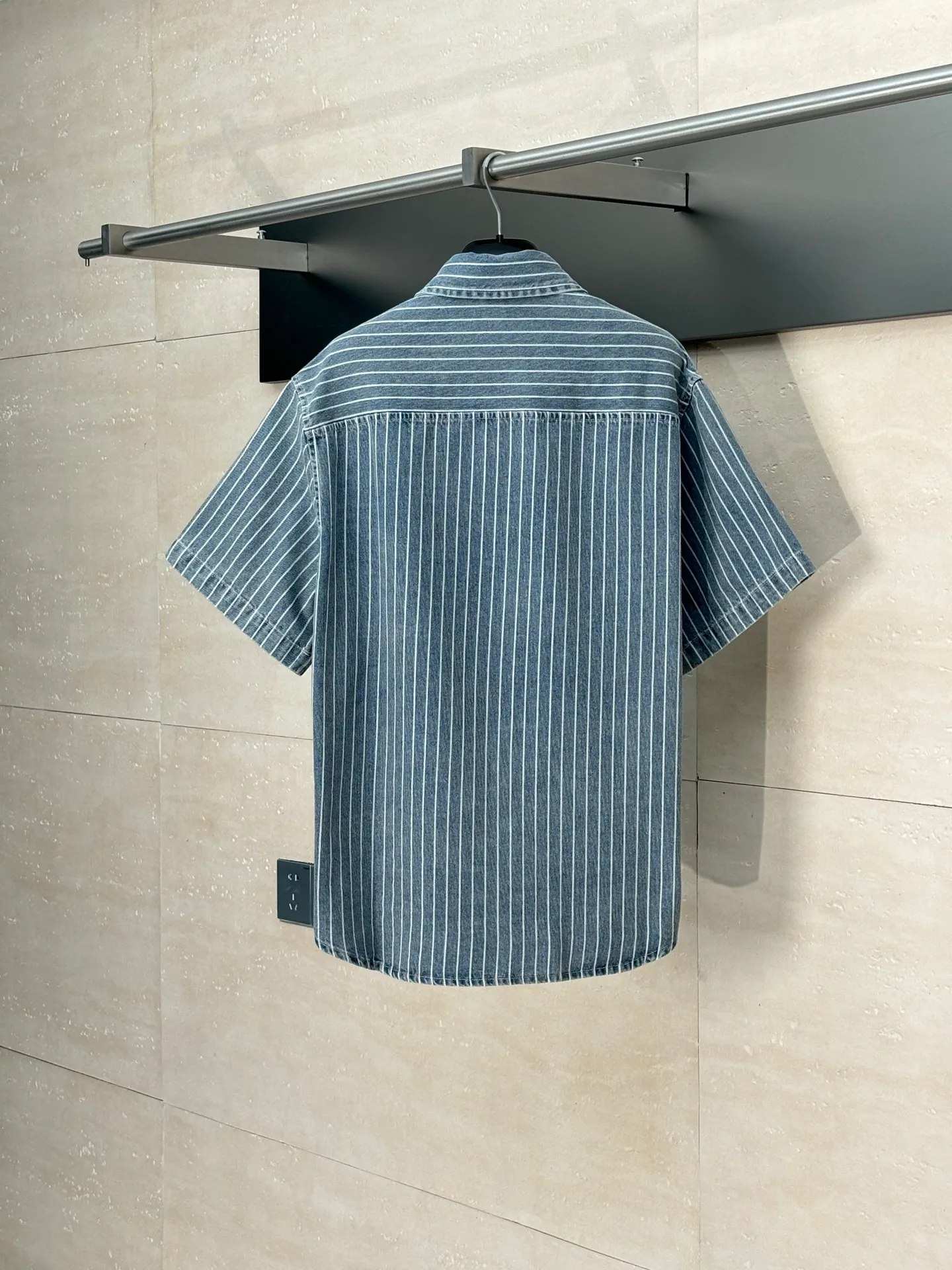 🅿️360 Dio*/Dior 25Ss new cotton striped embroidered shirt jacket is carefully made of blue striped cotton twill fabric, with an elegant silhouette and Cistian Couture embroidery on the front. Pair it with a blouse for a classic and sophisticated look.  Size：S/M/L/XL