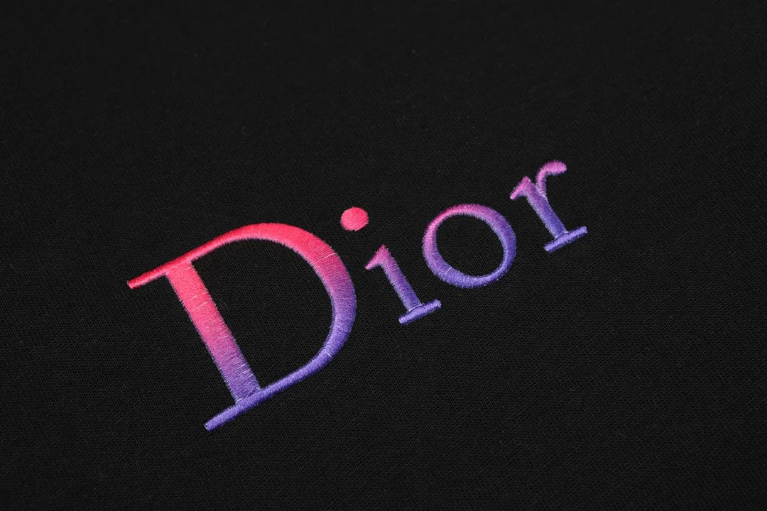 🅿️170 Dior 2025 new high-density embroidered hot-printed letter logo, same style for men and women, short-sleeved T-shirt ·Customized 260g 100% double yarn pure cotton fabric ·Imported Tajima machine embroidery process ·Defined dyeing of 32 double-strand threads ·Complete collar label, hangtag, main mark and three labels Color: black Size: XS S M L