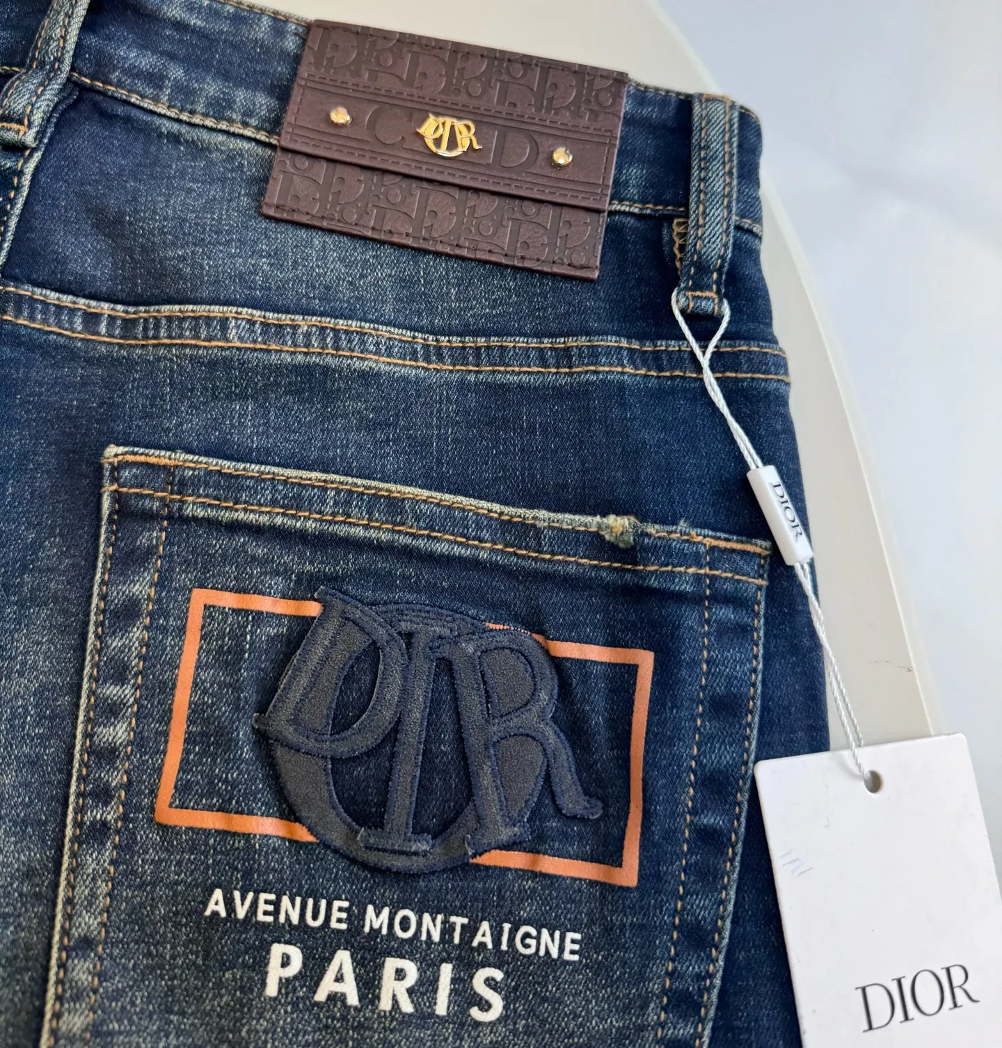 🅿️280 Top quality model number: D201 Foreign trade export order👖DIOR new men's jeans original factory original fabric original wash water! Imported original washed elastic fabric, complicated handicraft superposition, any washing process will turn into a completely different color effect if you stay for a few seconds longer, so it is more precious, especially durable and taste-resistant... Use the best elastic texture of denim, genuine leather, branded and high-end metal accessories... to create unique and original jeans and styles! Original hardware and accessories, super correct fit, comfortable and breathable, extremely high counter quality. Number of codes: 29 30 31 32 33 34 36 38