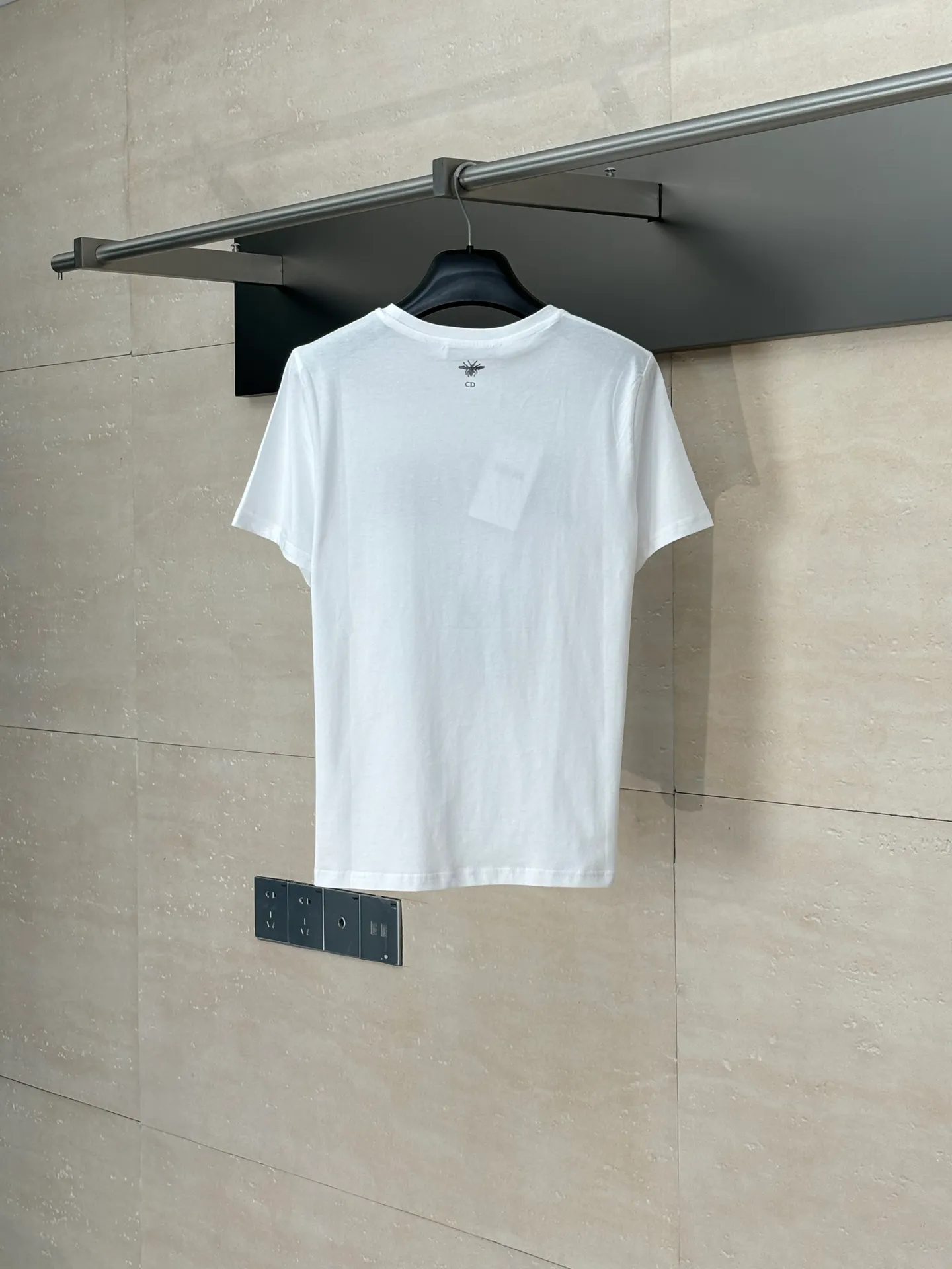 🅿️256 Dio*/Dior 25Ss new classic 8-letter printed round neck short-sleeved T-shirt. Customized cotton material, breathable, comfortable, and full of texture. The short-sleeved T-shirt is cut to highlight the brand style. Made of heavyweight pure cotton, slightly stretchy, showing a slimming visual effect. The light letters permeate to give a soft and fresh feeling. The classic "JADIOR 8" words highlight the brand charm and add a sense of fashion. Size: S/M/L