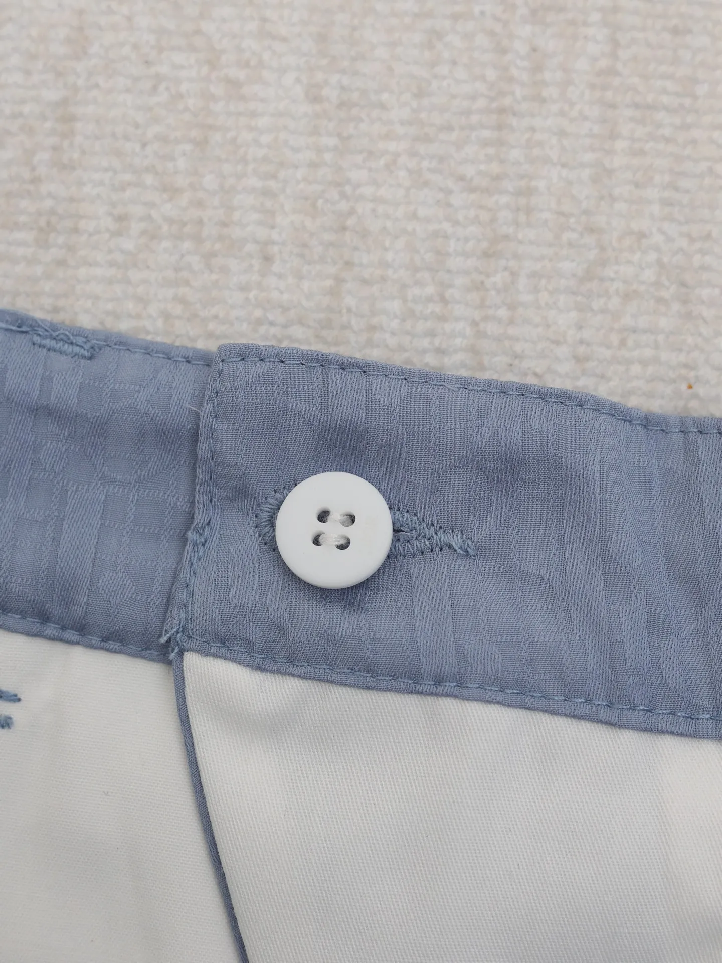 🅿️430 Dio*/Dior 25SS new oblique printed mulberry silk blend cargo shorts. Equipped with zipper buttons and hook fasteners, two side welt pockets, two front zipper pockets with Dr zip pullers, two rear welt pockets, and belt loops.  Size：S/M/L/XL