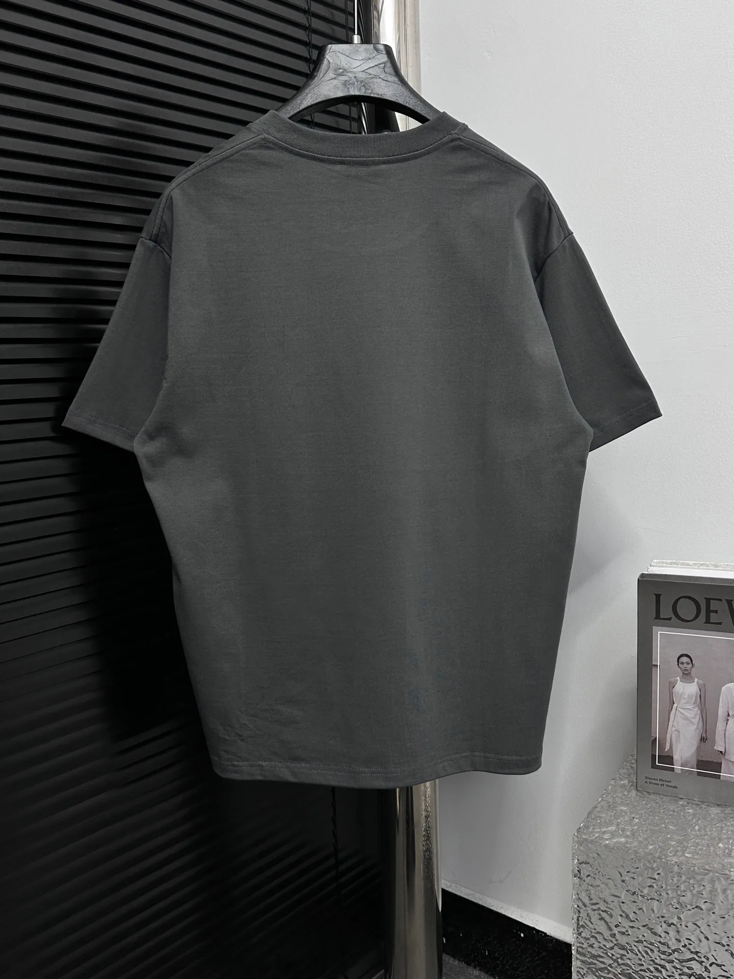🅿️170 [DIOR] Dior 25ss new round neck T-shirt is made of 280 grams of pure cotton fabric, comfortable and breathable, flocked offset printing lamination process, font three-dimensional artistic effect, smooth and smooth lines, high wash fastness. Created by the fusion of top elements, both upper body comfort is unparalleled, interpreting your luxury and taste, and creating your fashionable charm. Same style for men and women. Size: S-XL