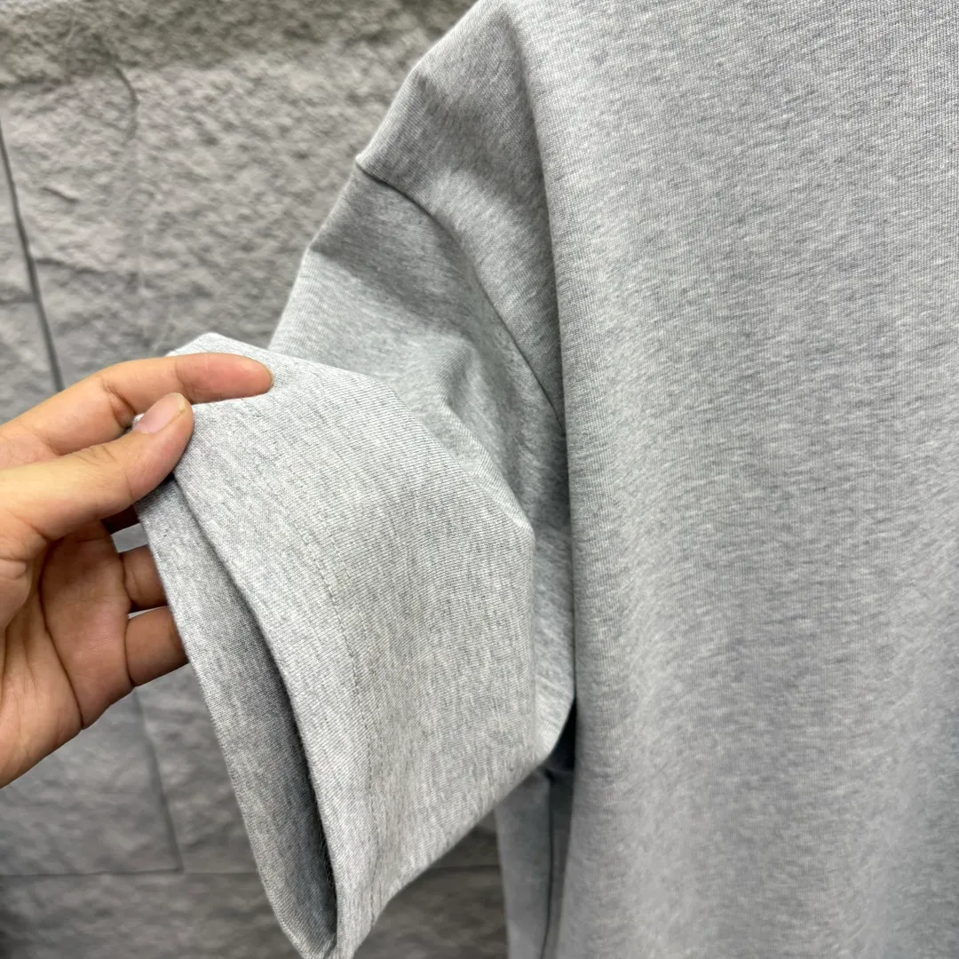 🅿️180 Dio*Dior* 2025 Spring and Summer Style Classic Silver Line Letters CD Embroidered Personalized Logo Customized Double Yarn Plain Cotton Fabric Short Sleeve T-shirt Unisex Color: Angora Red Black White Light Blue Floral Gray Size: S (90-130 catties) M (120-150 catties) L (140-165 catties) XL (160-180 pounds) XXL (180-210 pounds)