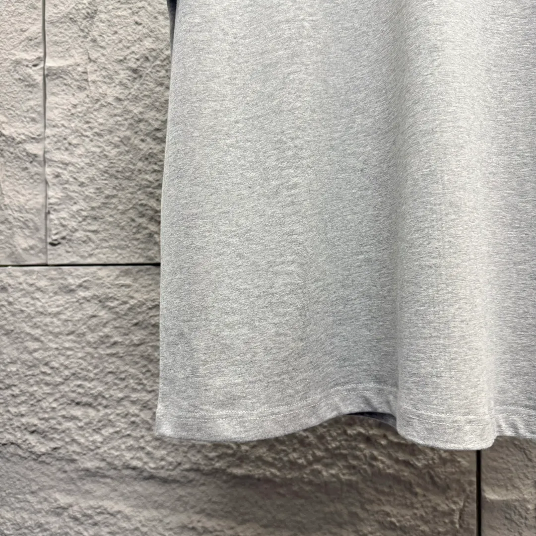 🅿️180 Dio*Dior* 2025 Spring and Summer Style Classic Silver Line Letters CD Embroidered Personalized Logo Customized Double Yarn Plain Cotton Fabric Short Sleeve T-shirt Unisex Color: Angora Red Black White Light Blue Floral Gray Size: S (90-130 catties) M (120-150 catties) L (140-165 catties) XL (160-180 pounds) XXL (180-210 pounds)