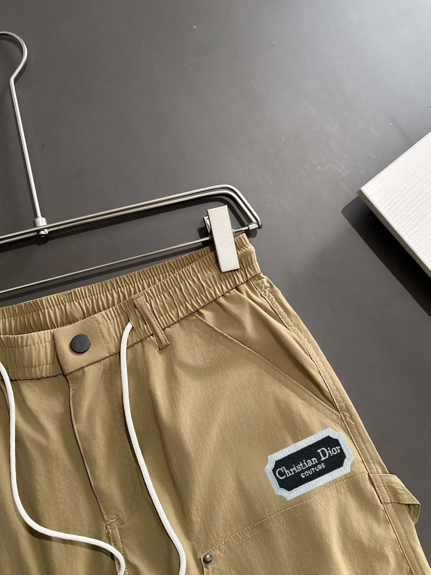 🅿️380 next day shipping Dior 2025 spring and summer new elastic band casual pants, thin counter custom fabrics, high breathability and comfort, impeccable details, brand element design concept, reflecting high quality. It feels delicate and soft! It presents a casual cut and the upper body shape is great! Size: M-4XL