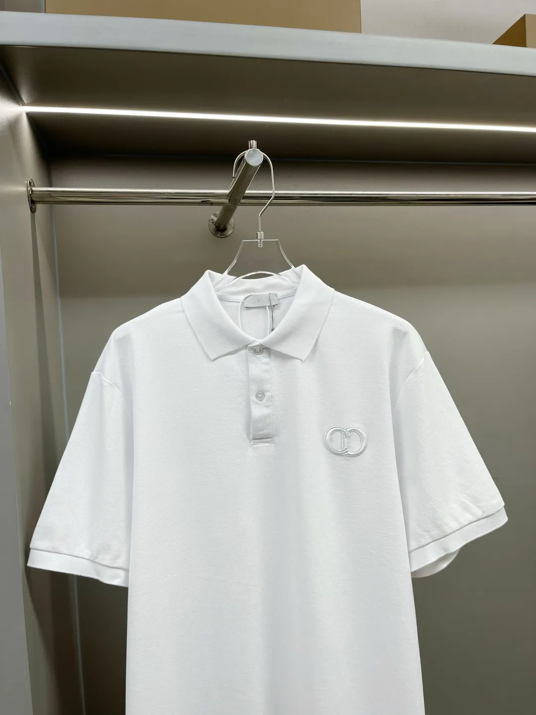 🅿️230 DIOR Dior CD embroidered new Polo shirt. Original fabric. Official same style. Made of 210g pure cotton pique fabric, customized in the same vat dyeing fabric. It feels very comfortable and smooth. The version is quite wide and stylish. Produced by a first-line brand factory. Imported Behringer embroidery machine. The embroidery is full and textured. The collar rib is woven with imported yarn. It will not deform after long-term wear. The latest style for spring and summer. Fashionable and individual. Super versatile and good-looking. It is very suitable for both men and women. It is a must-have item. Color: black, white, royal blue, gray. Size: S-XXL