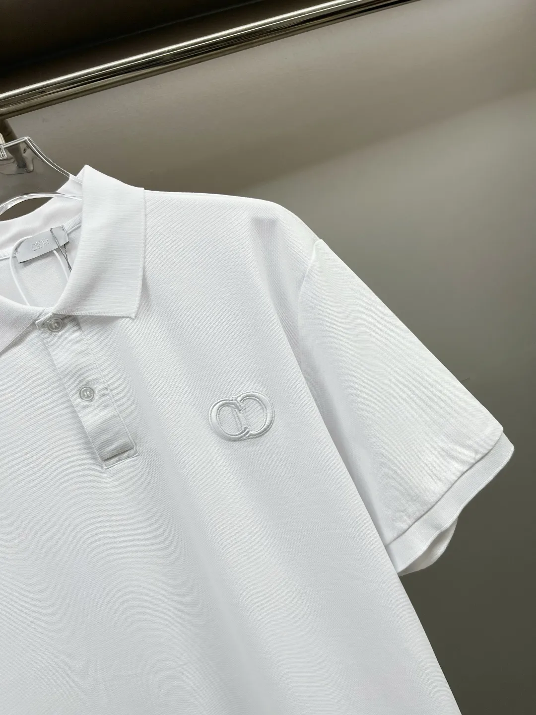 🅿️230 DIOR Dior CD embroidered new Polo shirt. Original fabric. Official same style. Made of 210g pure cotton pique fabric, customized in the same vat dyeing fabric. It feels very comfortable and smooth. The version is quite wide and stylish. Produced by a first-line brand factory. Imported Behringer embroidery machine. The embroidery is full and textured. The collar rib is woven with imported yarn. It will not deform after long-term wear. The latest style for spring and summer. Fashionable and individual. Super versatile and good-looking. It is very suitable for both men and women. It is a must-have item. Color: black, white, royal blue, gray. Size: S-XXL