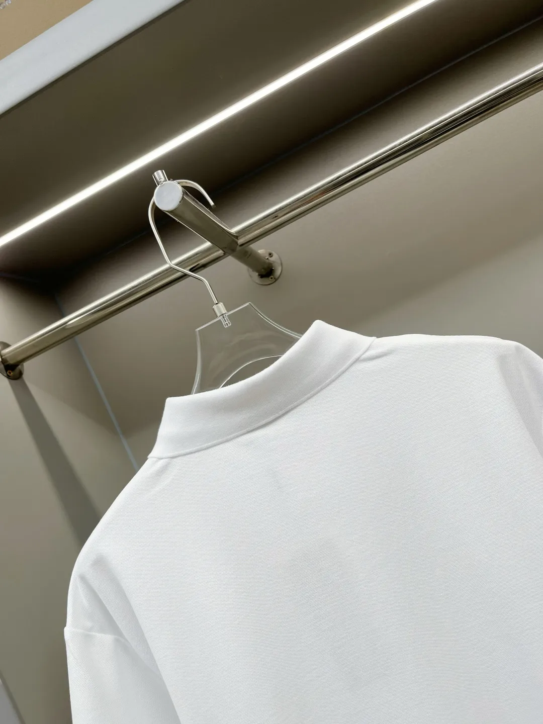 🅿️230 DIOR Dior CD embroidered new Polo shirt. Original fabric. Official same style. Made of 210g pure cotton pique fabric, customized in the same vat dyeing fabric. It feels very comfortable and smooth. The version is quite wide and stylish. Produced by a first-line brand factory. Imported Behringer embroidery machine. The embroidery is full and textured. The collar rib is woven with imported yarn. It will not deform after long-term wear. The latest style for spring and summer. Fashionable and individual. Super versatile and good-looking. It is very suitable for both men and women. It is a must-have item. Color: black, white, royal blue, gray. Size: S-XXL