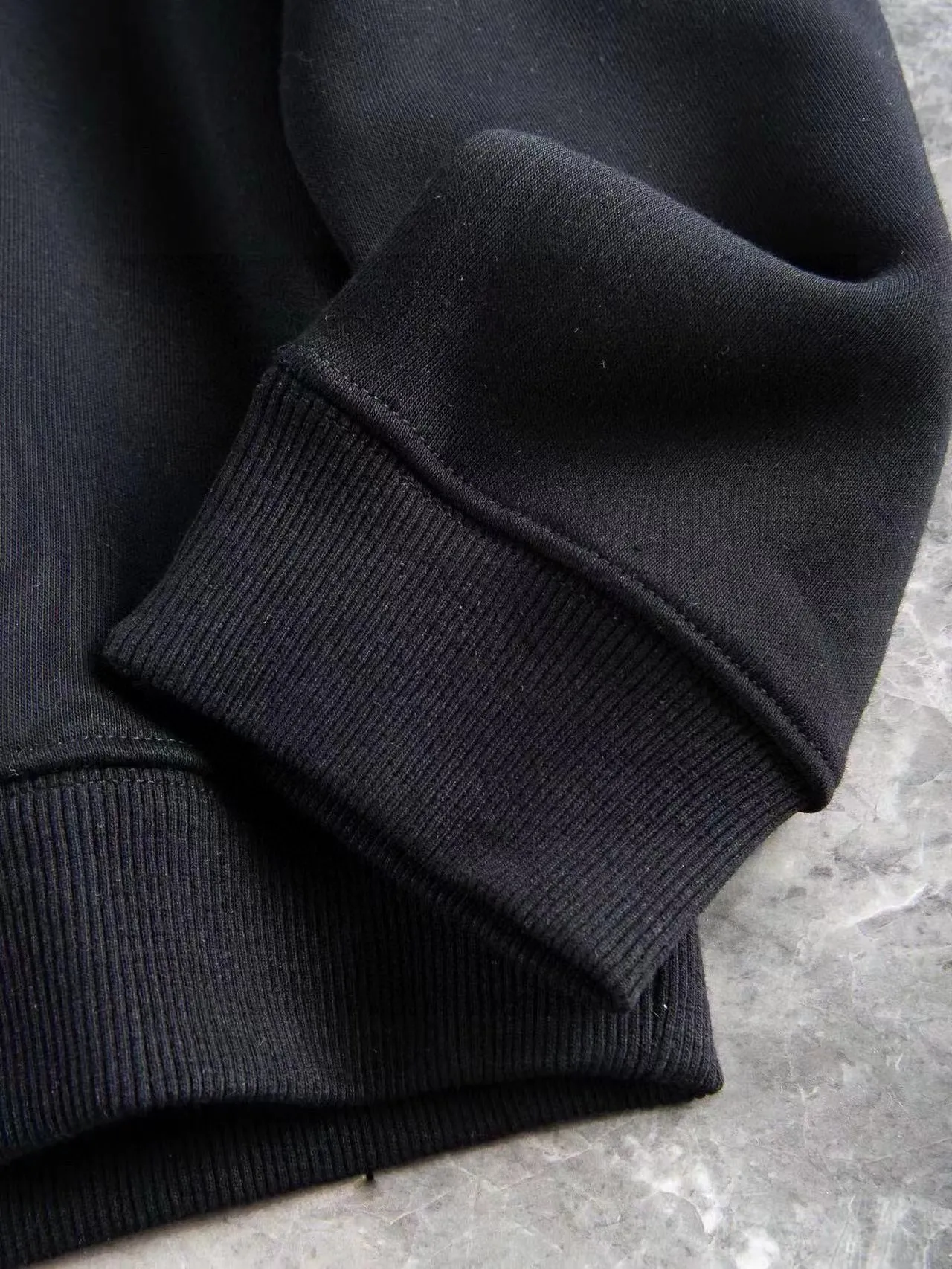 🅿️400 brand [DIOR Dior] (velvet and thickened) 2025 autumn and winter new product, celebrities' favorite fashion-flavored casual suit, clean and neat tailoring, full of urban style. It is made of high-quality customized fabrics, with excellent thermal insulation effect inside, soft and dry feel, and a crisp and stylish upper body effect. The three-dimensional cutting process and the pattern are all of high standards, and the silhouette version has the right benefits! It is not tight at all, and you feel good when you put it on. So many top-quality raw materials create high-end products with unparalleled value. It is the first choice for high-end fashion people. (Size: M-4XL can wear up to 200 pounds)