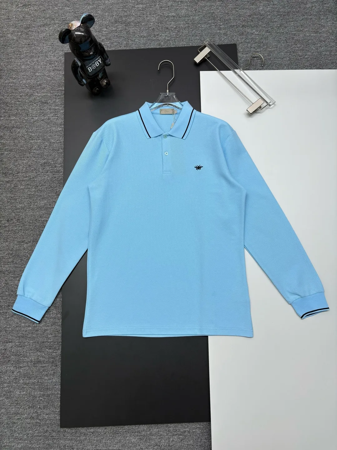 🅿️260 DIOR Dior's new embroidered long-sleeved Polo shirt. Original fabric. Official same style. Made of 250 grams of pure cotton pique fabric, custom-made in the same vat. Very comfortable and smooth feel. Very wide and stylish. Produced by a first-line brand factory. Imported Behringer embroidery machine. The embroidery is full and textured. The collar rib is woven with imported yarn. It does not deform after long-term wear. The latest autumn and winter style. Fashionable and individual. Super versatile and good-looking. It is very suitable for both men and women. A must-have item. Color: black, white, blue, pink. Size: M-3XL