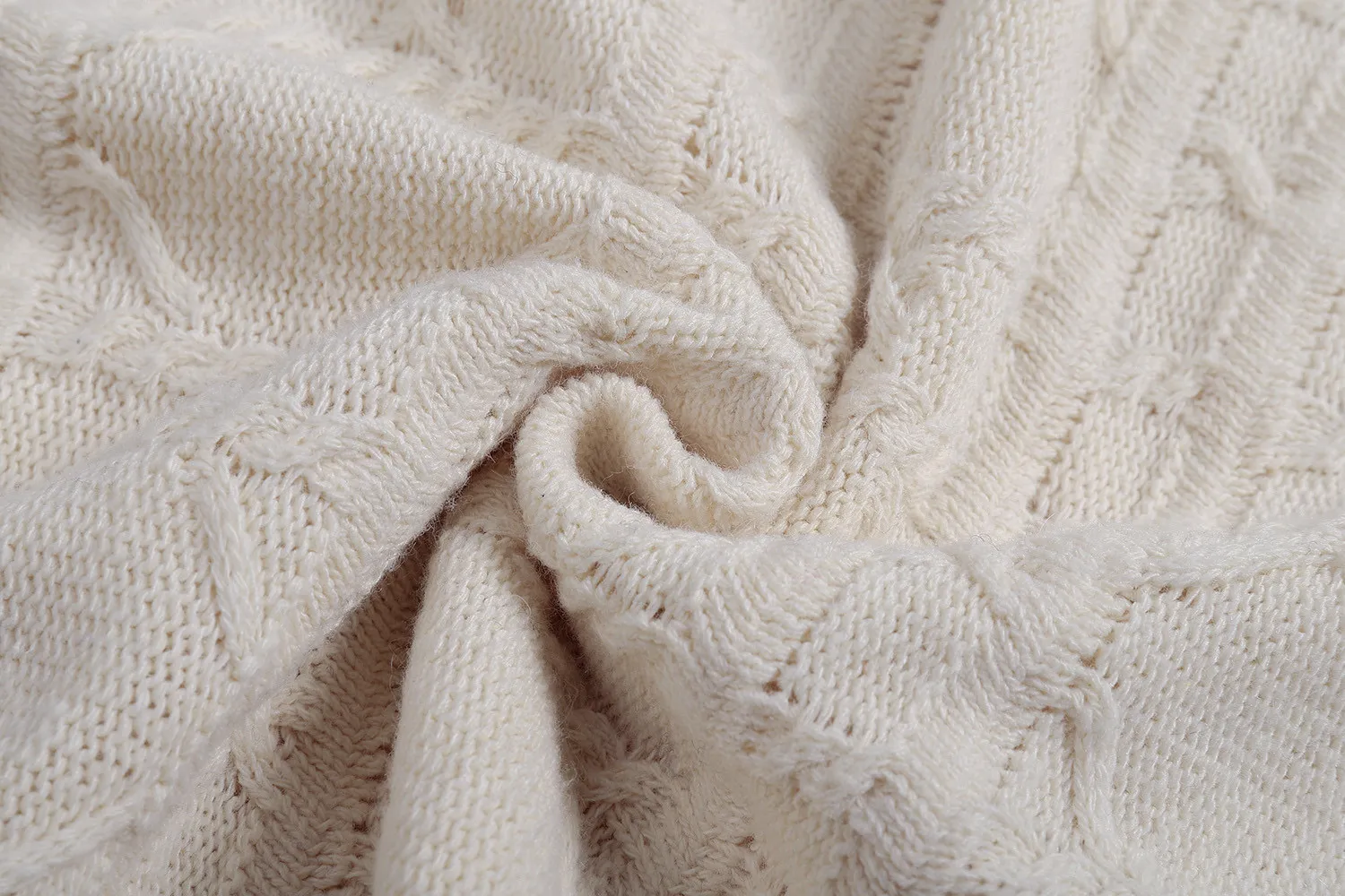 🅿️450 [Exclusive supply] CD cannage pattern cashmere crew neck sweater (apricot color) Original purchase and development of 22,000, the fabric is made of 16-count cashmere blend, imported German (Stohl) 5 knitting machine, wool jacquard, wool enzyme washing, customized 1:1 trademark, hand washing is recommended (this product is woven from wool and is not easy to machine wash) Size: S-M-L-XL