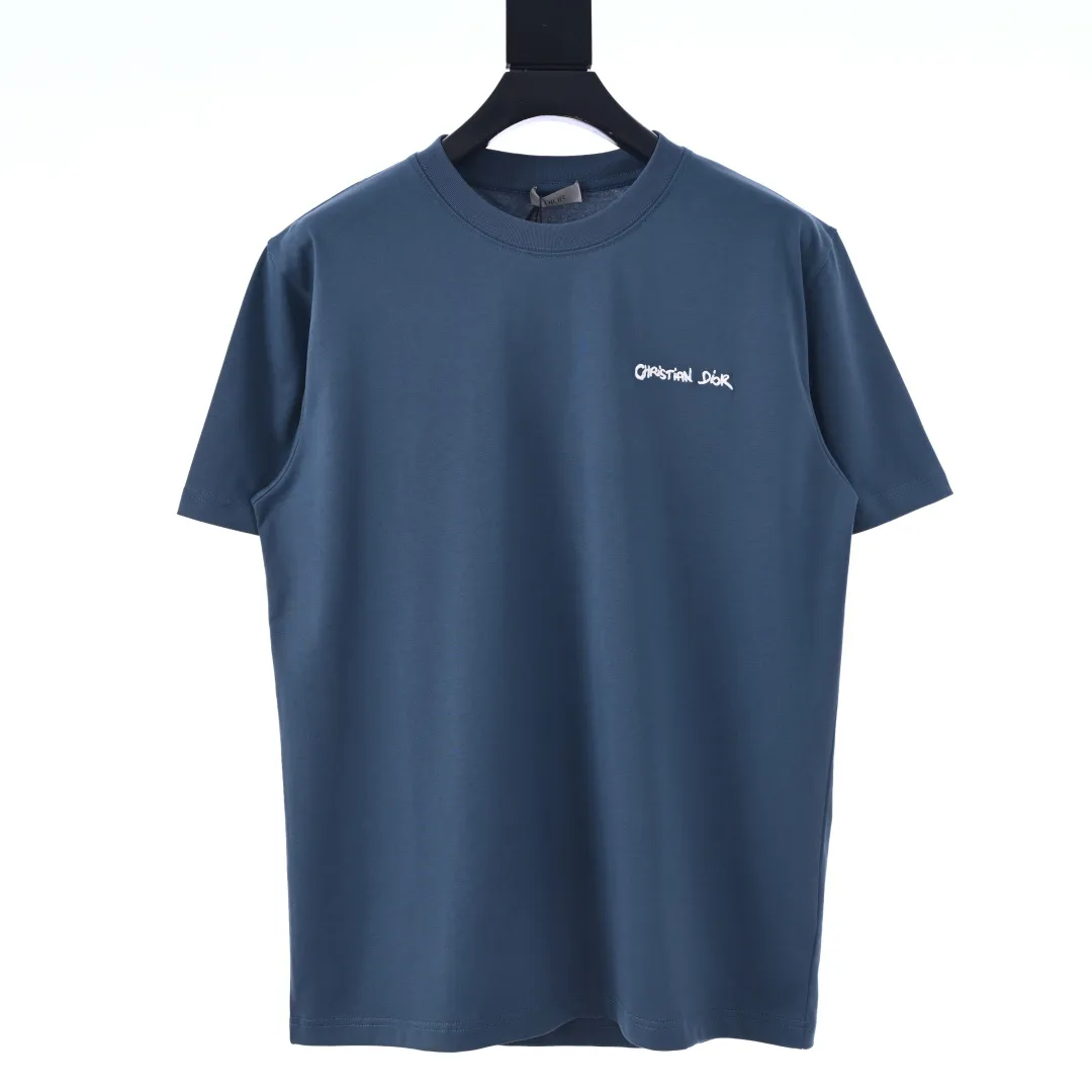 🅿️330 (higher version) DIOR CD cursive embroidered letter short-sleeved T-shirt. The original version is 7400, purchased from Taikoo Hui. The original version is customized with 270g cotton fabric, haze blue, apricot dyeing, and the thread dyeing is the same as the original version. The imported machine embroidery process makes the letter logo show a delicate and exquisite effect, enhancing the decorative effect. Use an embroidery machine to embroider the designed letter logo onto the patch. Color: black, haze blue, apricot, white, floral gray Size: S-L