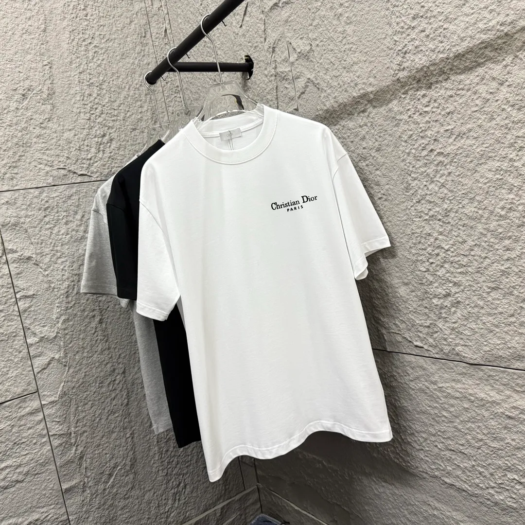 🅿️190 Dior 2025 spring and summer new style Classic CD letter flocking technology + three-dimensional silicone Black and white simple and elegant Customized double yarn plain cotton fabric Short-sleeved T-shirt Unisex Color: Black White Size: S (90-130 catties) M (120-150 catties) L (140-165 catties) XL (160-180 catties) XXL (180-210 pounds)