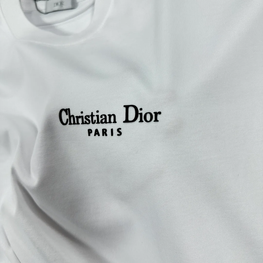 🅿️190 Dior 2025 spring and summer new style Classic CD letter flocking technology + three-dimensional silicone Black and white simple and elegant Customized double yarn plain cotton fabric Short-sleeved T-shirt Unisex Color: Black White Size: S (90-130 catties) M (120-150 catties) L (140-165 catties) XL (160-180 catties) XXL (180-210 pounds)