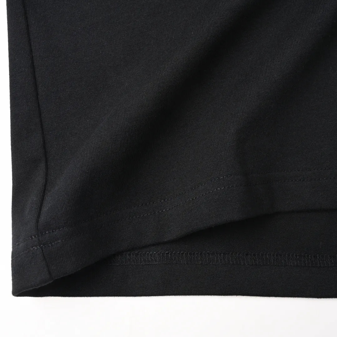 🅿️330 (higher version) DIOR CD cursive embroidered letter short-sleeved T-shirt. The original version is 7400, purchased from Taikoo Hui. The original version is customized with 270g cotton fabric, haze blue, apricot dyeing, and the thread dyeing is the same as the original version. The imported machine embroidery process makes the letter logo show a delicate and exquisite effect, enhancing the decorative effect. Use an embroidery machine to embroider the designed letter logo onto the patch. Color: black, haze blue, apricot, white, floral gray Size: S-L