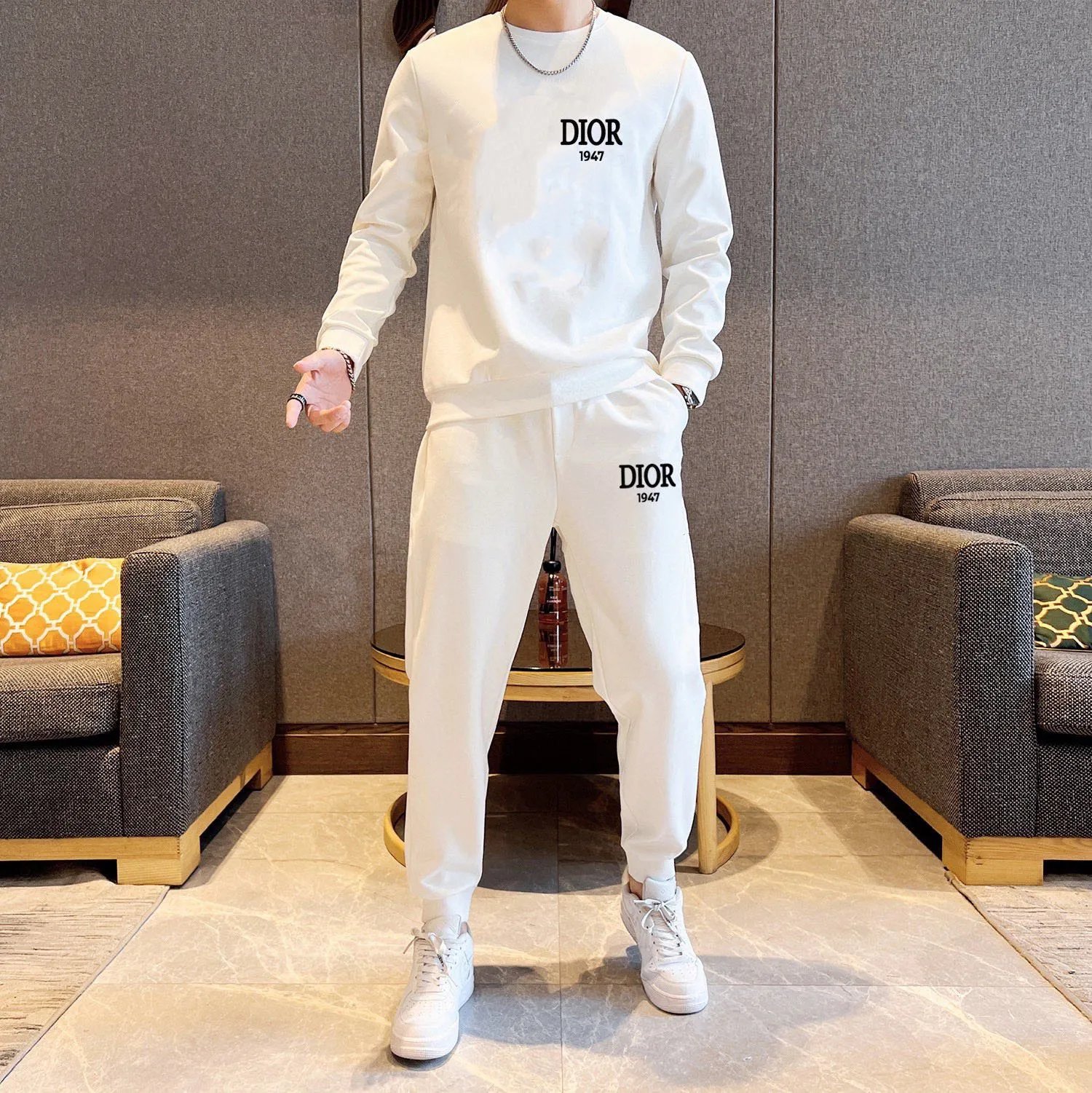 🅿️380 [DIOR Dior] (Fat Man’s Gospel) hot-selling suit is coming. Focus on the original version of the official website. 2025 new hot-selling sweatshirt suit. The original order is the best product. 🇭🇰The meticulous work of top designers is dedicated to a fitting and perfect upper body effect. All-natural high-quality Roman cotton 100%, close-fitting comfort, noble and elegant! Original hardware embodies elegance and nobility! Counter size: M-5XL (maximum wear up to 220 pounds)