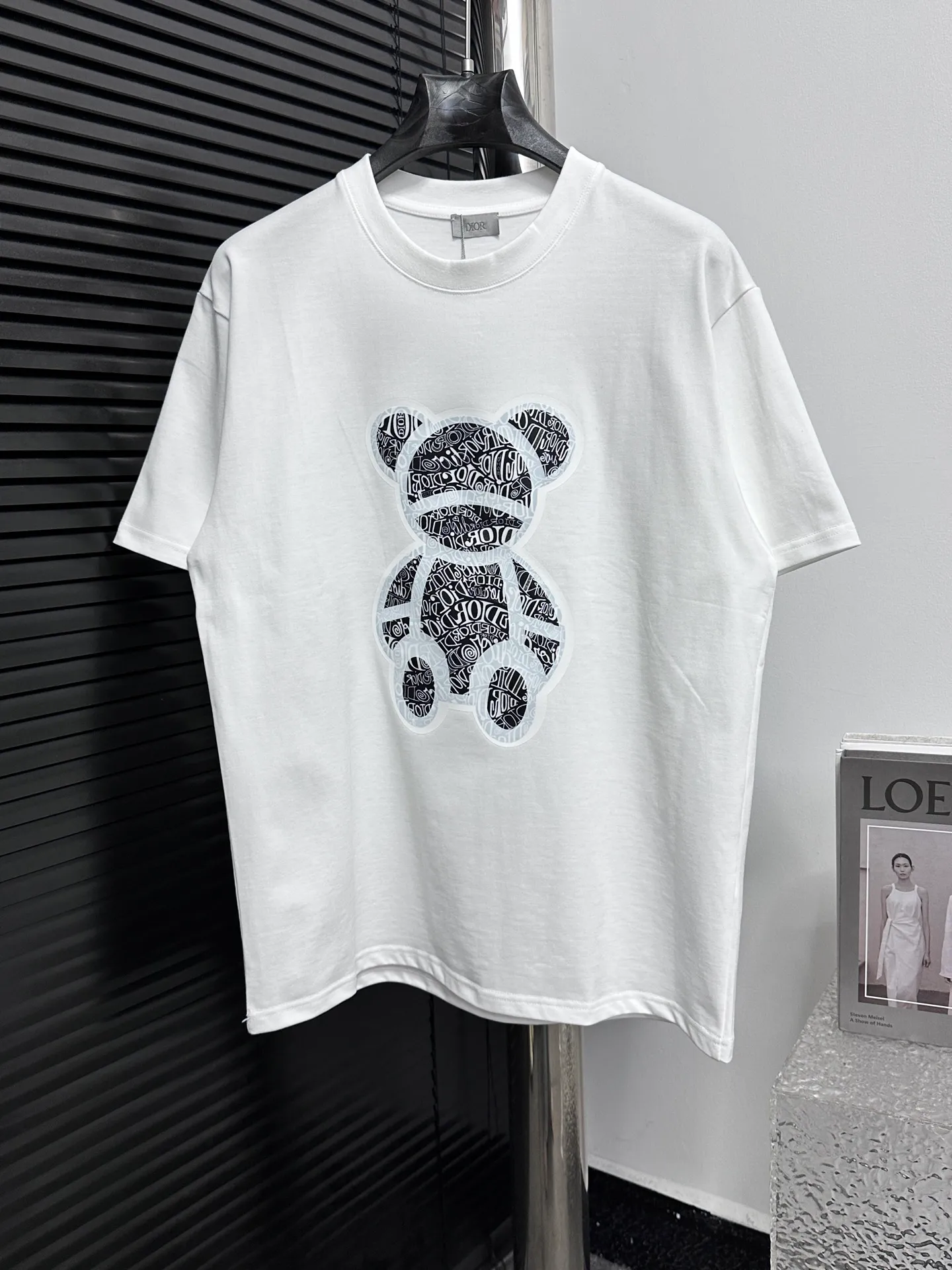 🅿️170 [Dior] Dior 25ss new bear short-sleeved custom 280g vat-dyed fabric feels very comfortable. The latest brick cabinet in spring and summer is fashionable and versatile. It is very suitable for both men and women. A must-have hangtag. Collar label. Washed wheat three labels are complete. Color: black white. Size: S-XL.