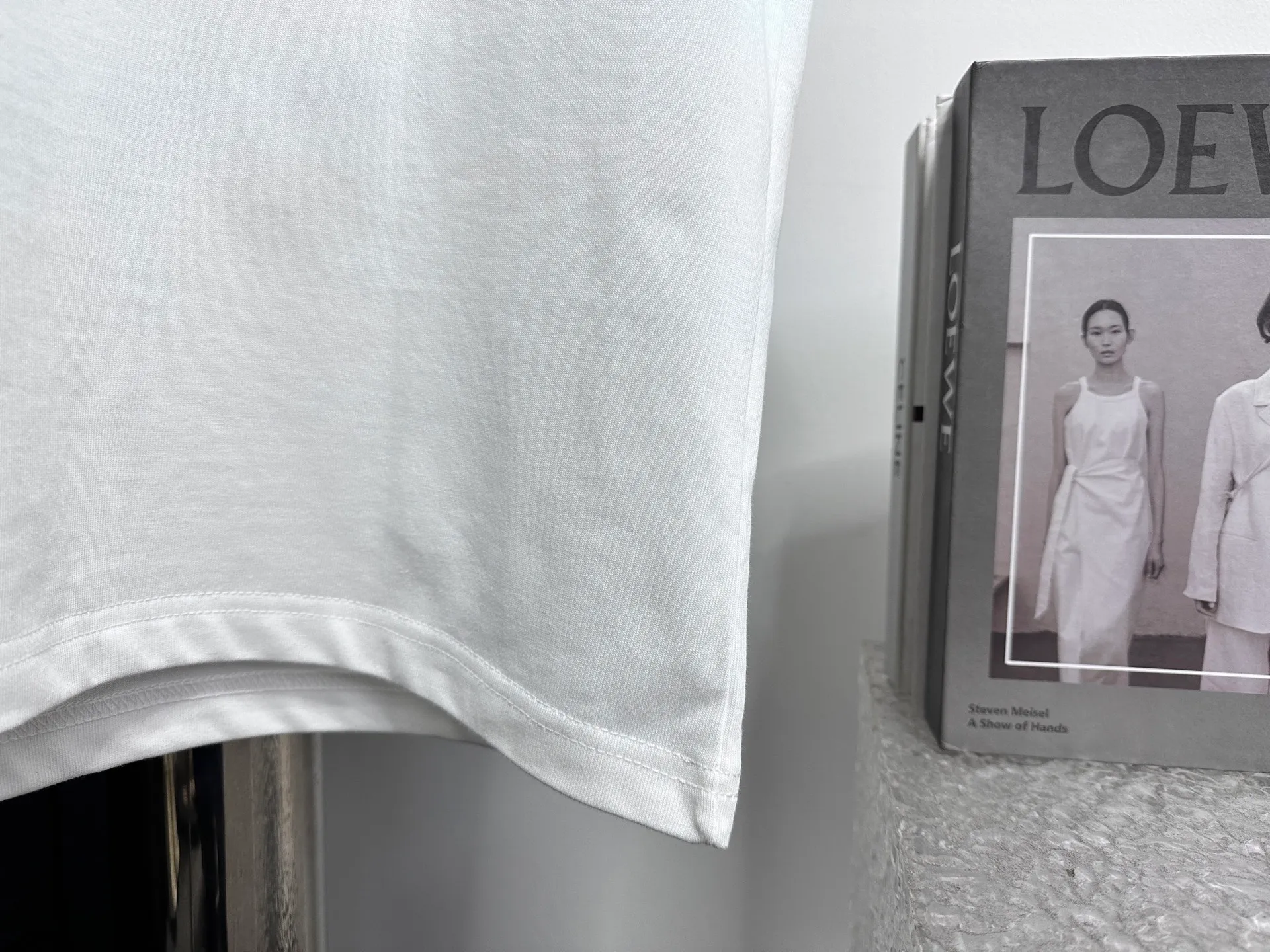 🅿️170 [Dior] Dior 25ss new bear short-sleeved custom 280g vat-dyed fabric feels very comfortable. The latest brick cabinet in spring and summer is fashionable and versatile. It is very suitable for both men and women. A must-have hangtag. Collar label. Washed wheat three labels are complete. Color: black white. Size: S-XL.