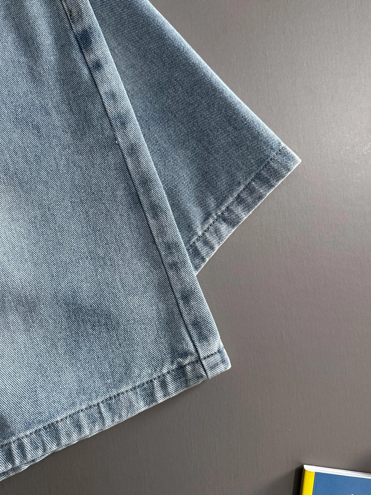 🅿️330 Dior 2025 summer new jeans denim shorts are produced using imported Japanese Denim plain cotton denim fabrics, complete with three standards, and the top stonewashing process makes the texture reach the old taste of the 1980s, soft, delicate, comfortable and breathable.