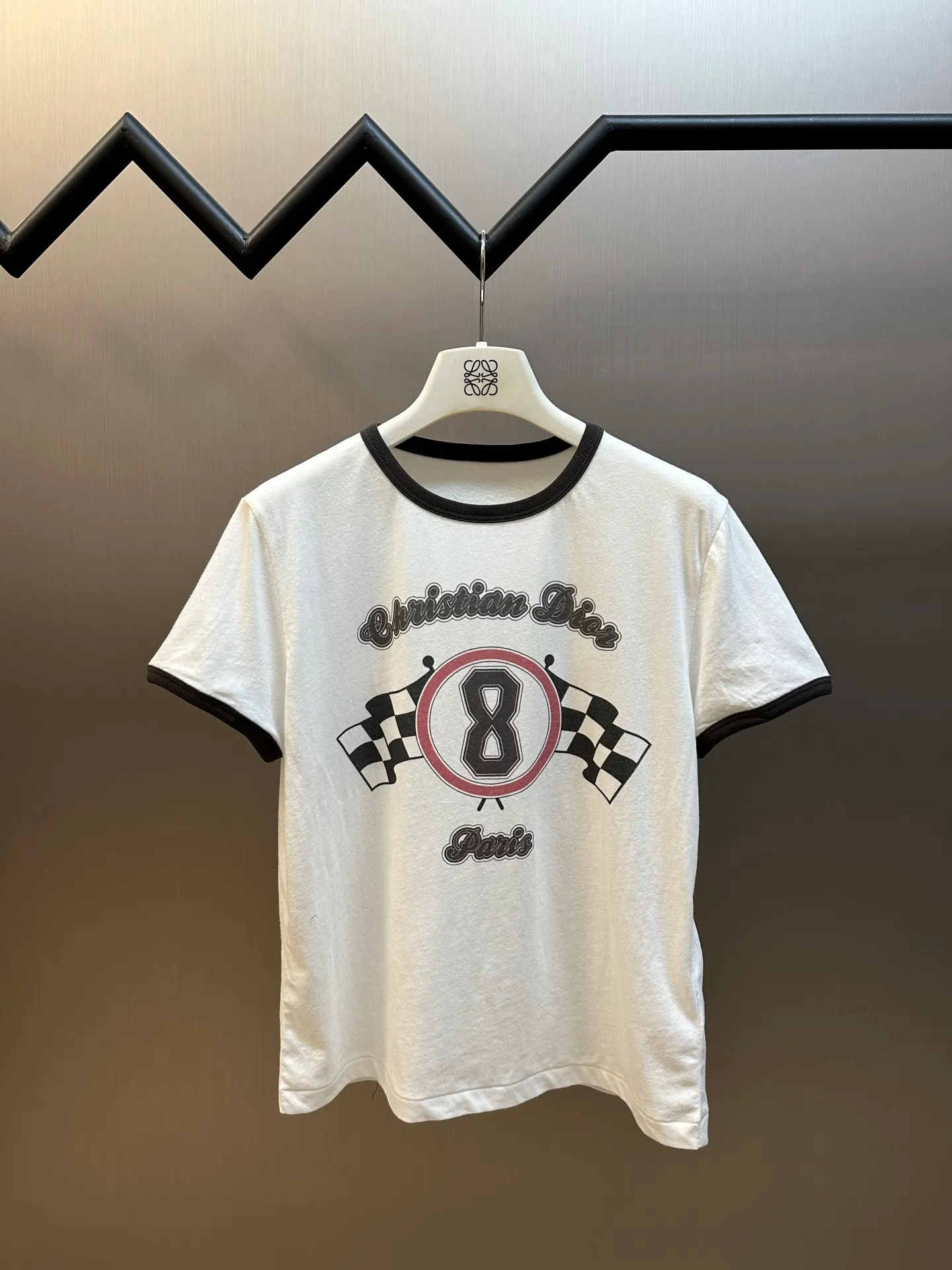 🅿️300 Women's Dior No. 8 Racing Element Printed Short Sleeves This T-shirt is carefully made of white cotton jersey fabric and decorated with the racing element No. 8 logo on the front, creating a sophisticated and fashionable look.  size：s m l