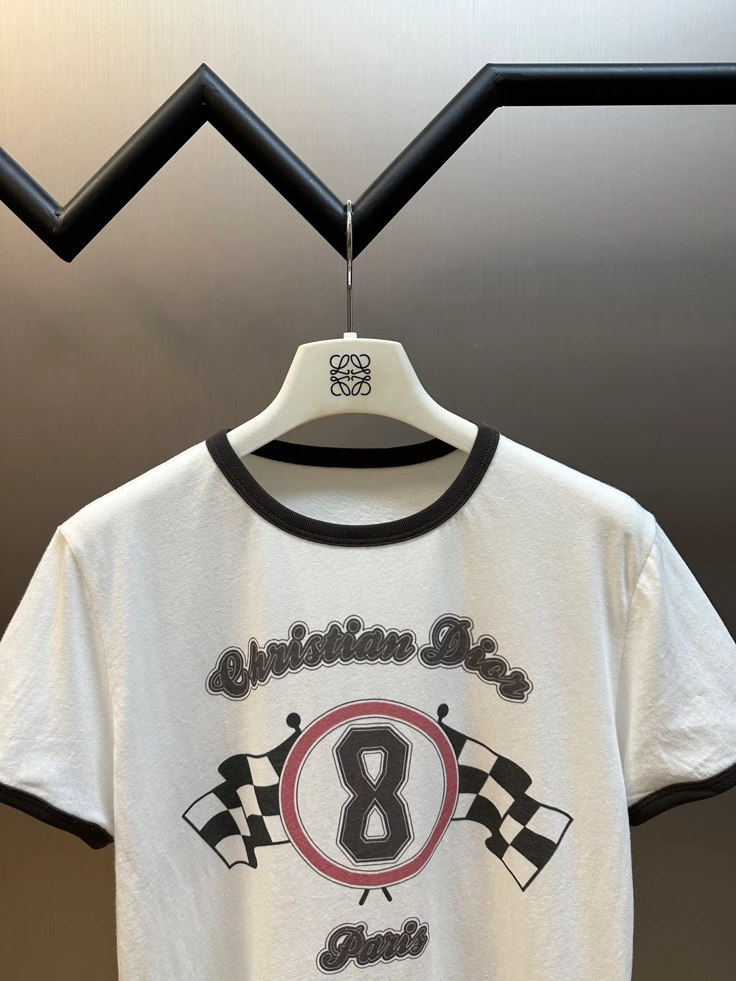 🅿️300 Women's Dior No. 8 Racing Element Printed Short Sleeves This T-shirt is carefully made of white cotton jersey fabric and decorated with the racing element No. 8 logo on the front, creating a sophisticated and fashionable look.  size：s m l