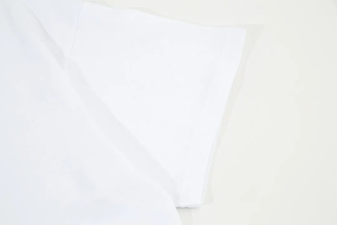 🅿️170 Dior 2025 new three-dimensional silicone patch letter logo, same style for men and women, short-sleeved T-shirt ·Customized 280g 100% double yarn pure cotton fabric ·Design dyed 32 counts double-strand thread ·Collar label, hangtag, main mark and three labels complete Color: White Size: XS S M L